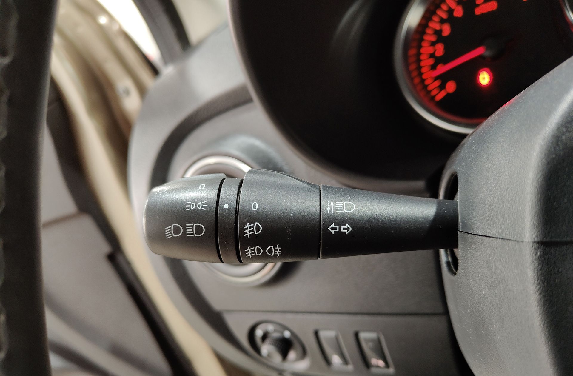 Dacia Lodgy Serie Limitada Xplore TCe GPF 7 plazas - foto 24