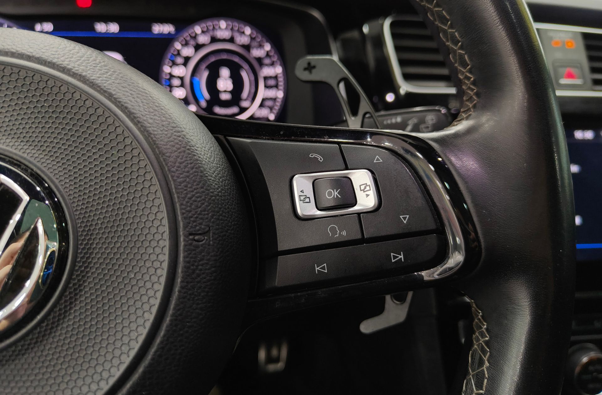 Volkswagen Golf R 2.0 TSI 4Motion DSG - foto 28