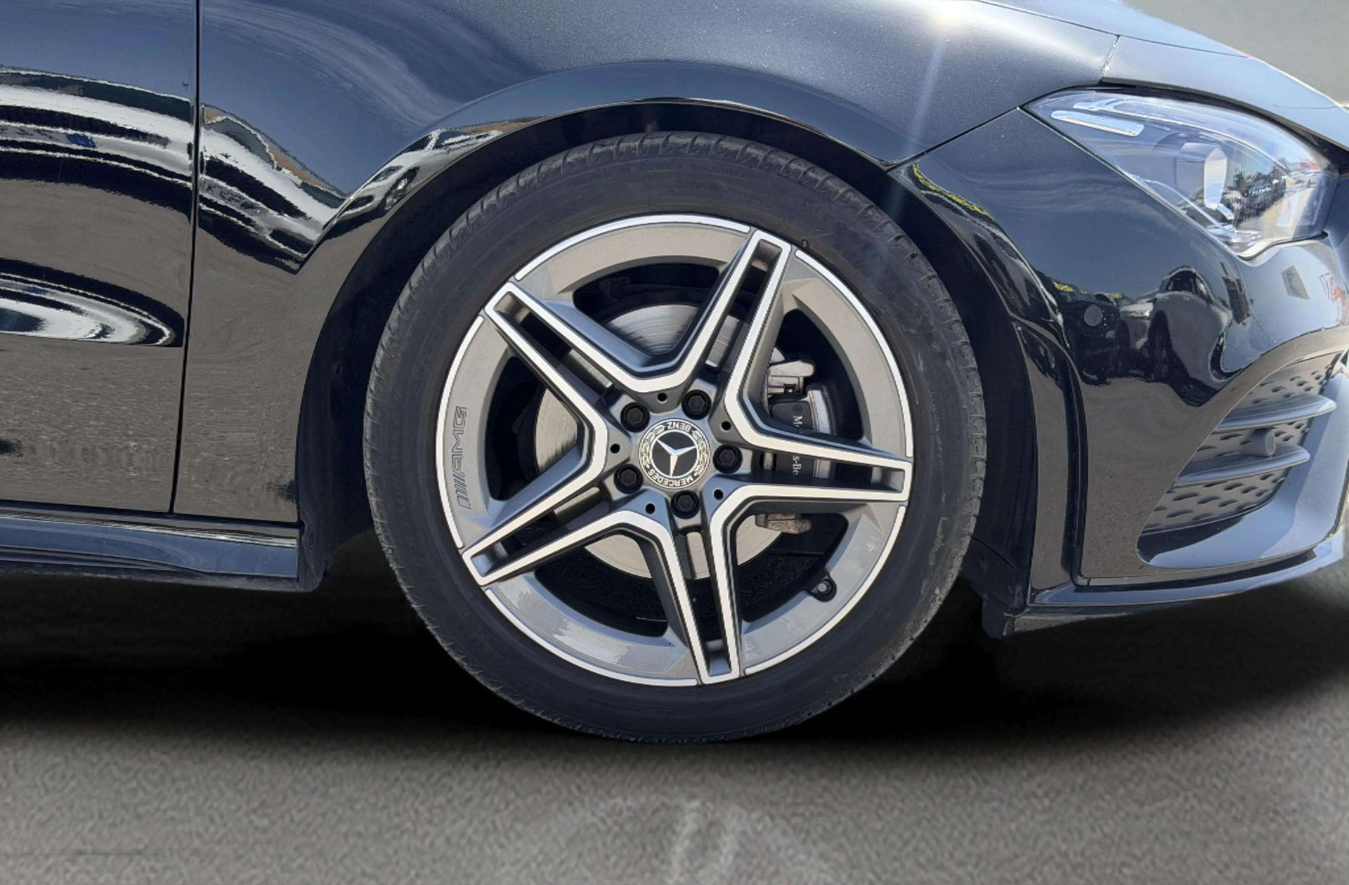 Mercedes-Benz CLA 180 Pack AMG - foto 36