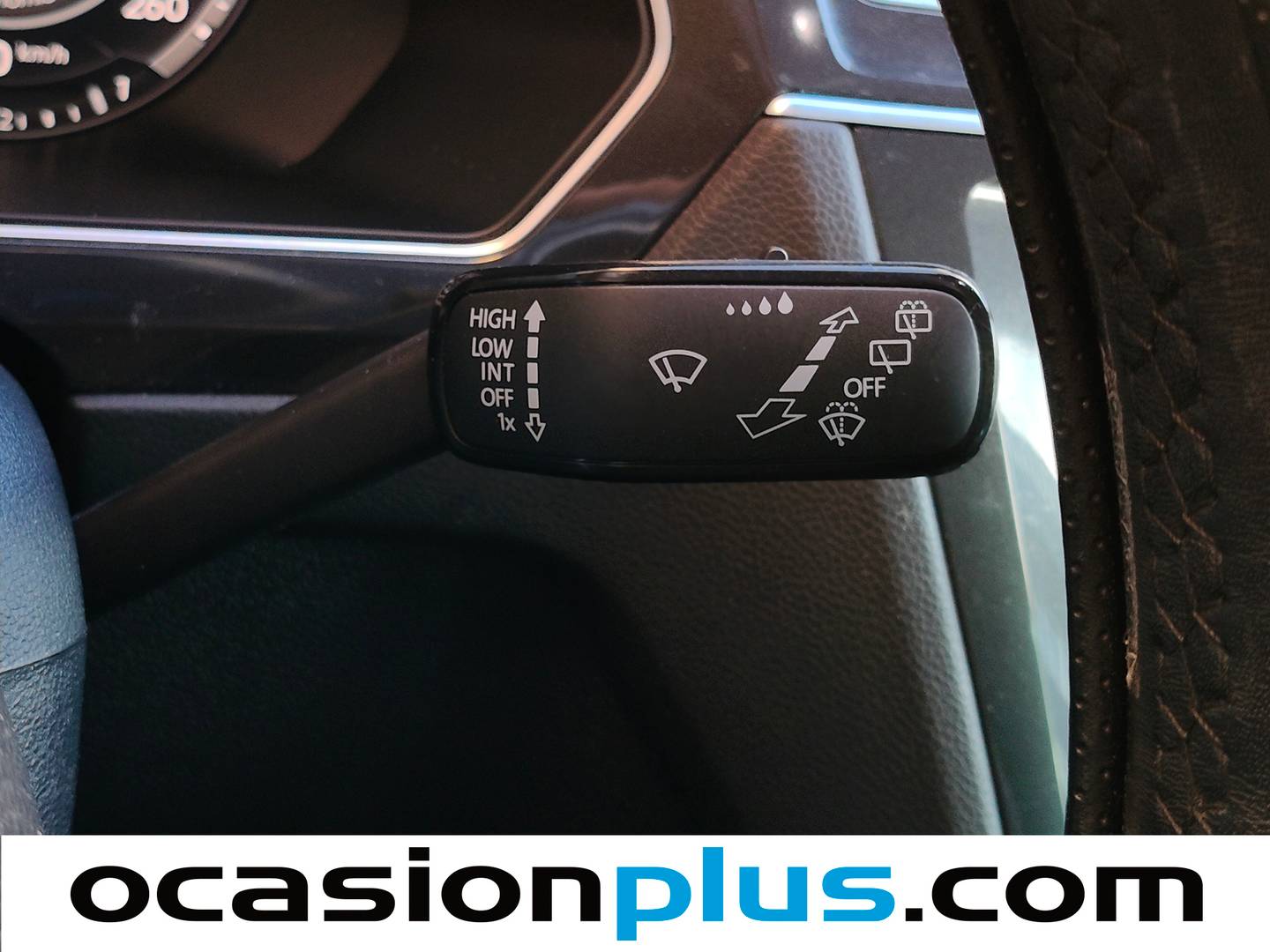 Foto Volkswagen Tiguan Volkswagen Tiguan Sport 2.0 TDI (150 CV) DSG Pack R-Line