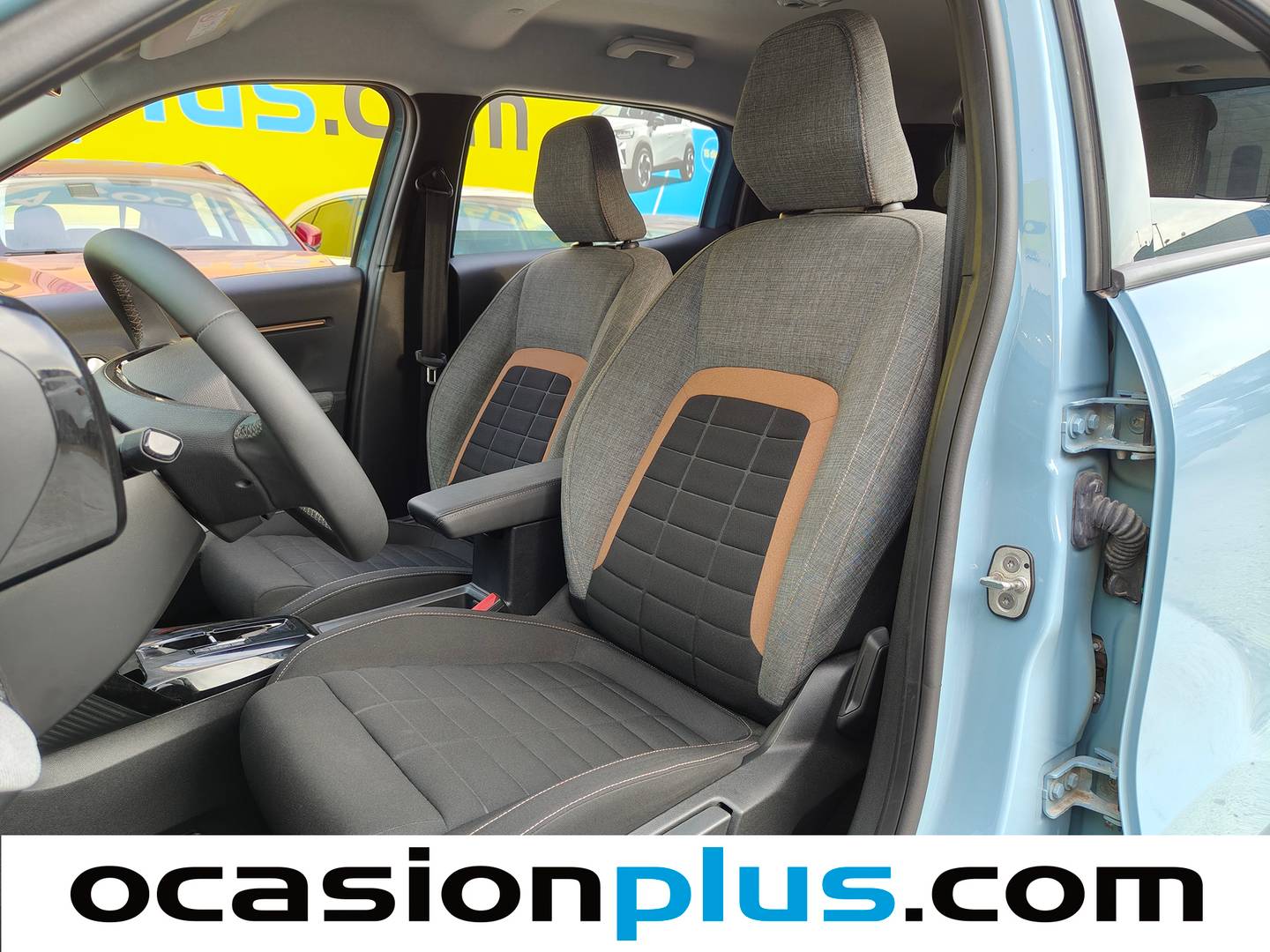 Foto asientos delanteros Citroën C3 Aircross Citroën C3 Aircross Hybrid 145 Plus e-DCS6 (145 CV)