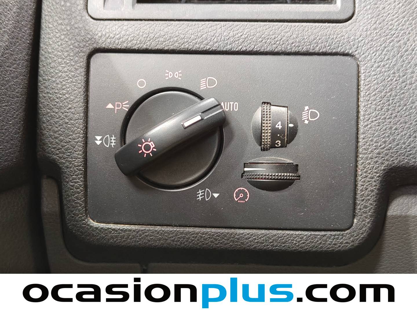 Extras y acabados del Ford Kuga Ford Kuga 2.0 TDCI S&S Trend 4x2 (140 CV)