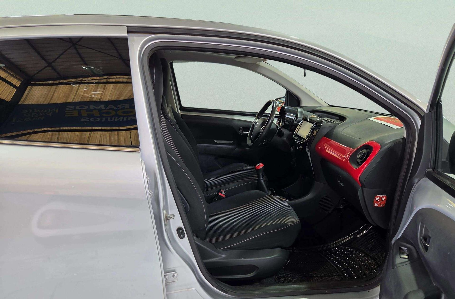 Peugeot 108 1.2 PureTech Top! Allure - foto 13