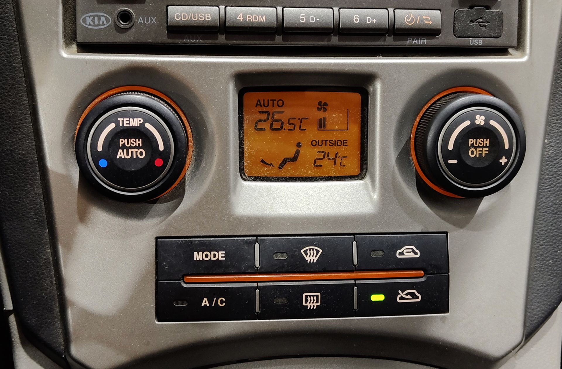 Kia Carens 2.0 CRDi Emotion - foto 29