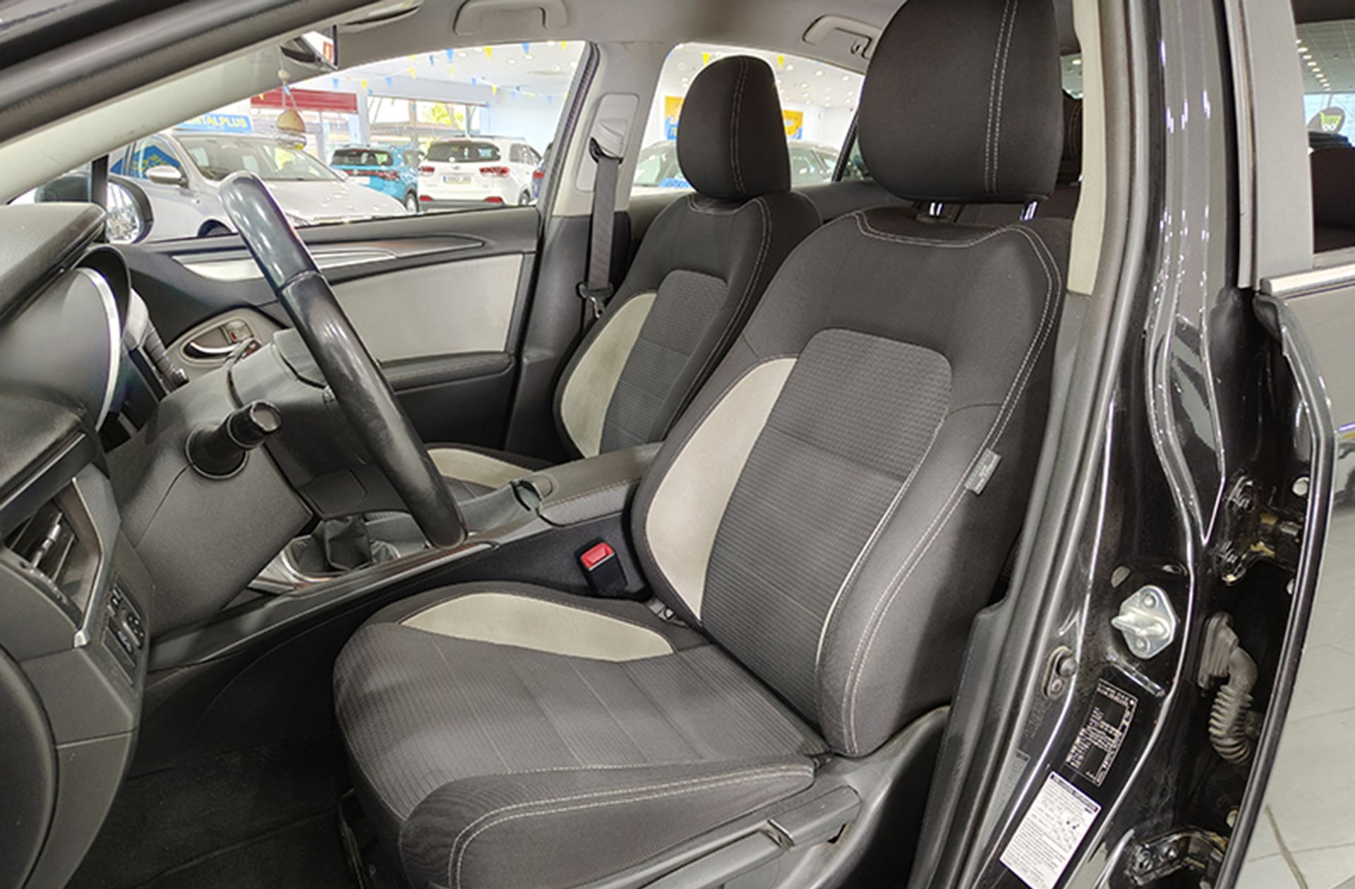 Toyota Avensis 150D Advance - foto 9