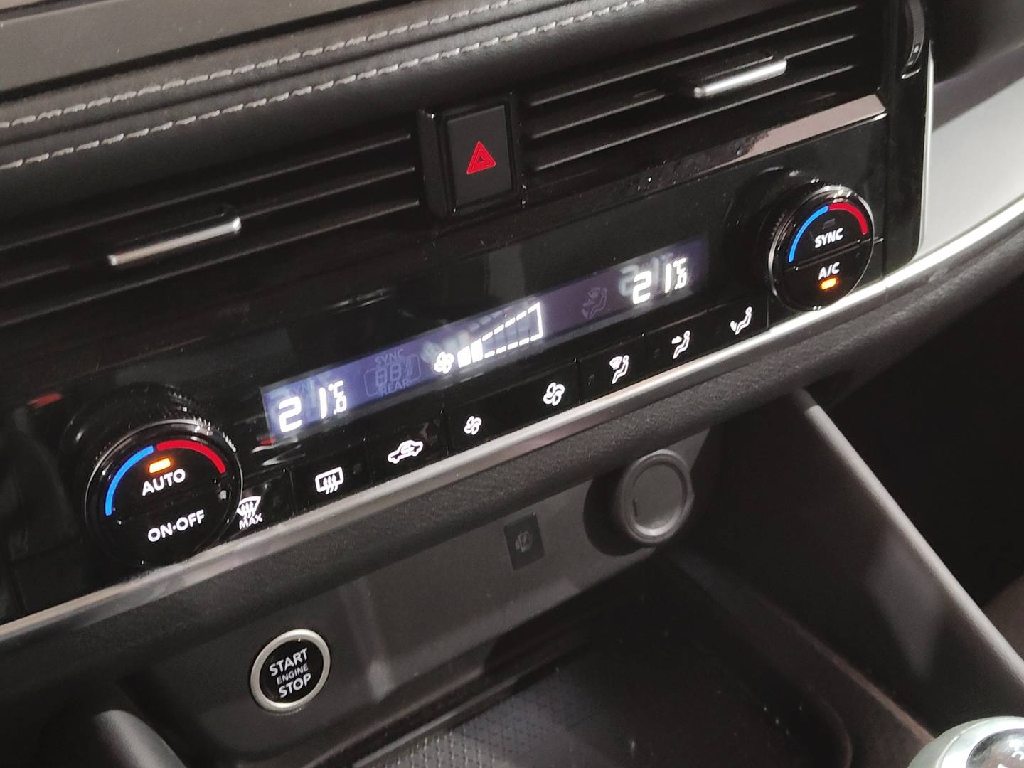 Foto Nissan QASHQAI Nissan Qashqai DIG-T 140 N-Connecta (140 CV)