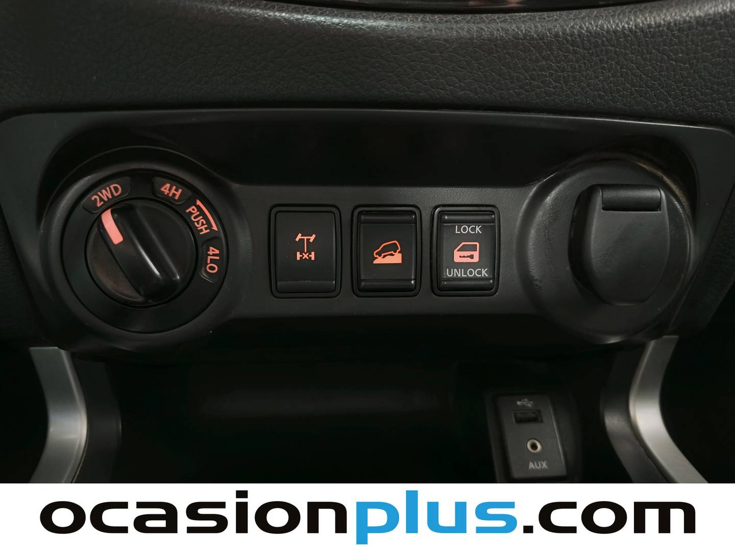 Extras y acabados del Nissan Navara Nissan Navara 2.3 dCi Doble Cabina Acenta (163 CV)