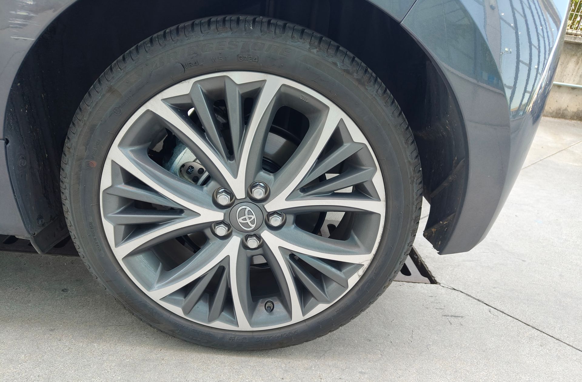 Toyota Yaris 120H Style - foto 37