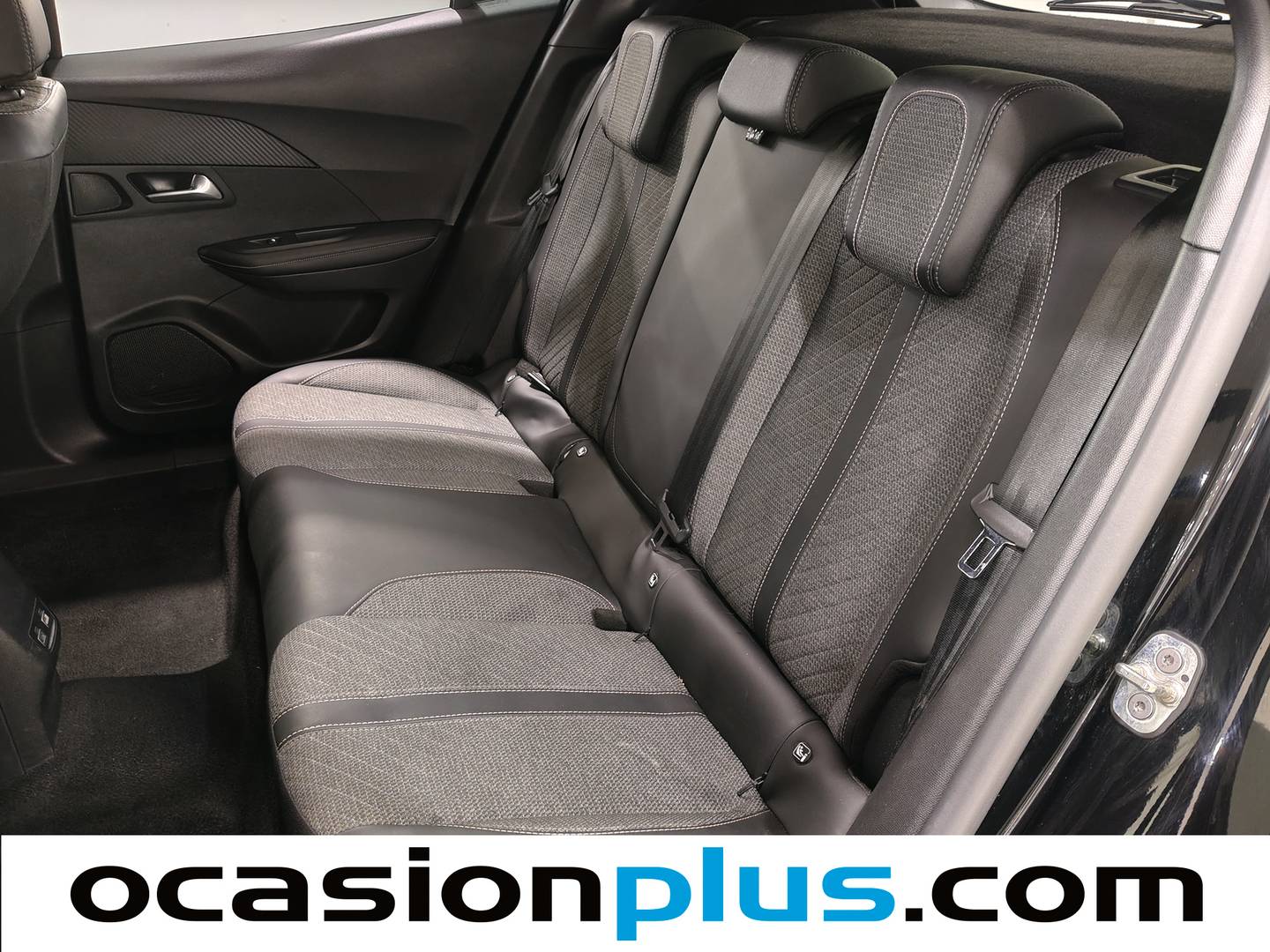 Foto asientos traseros Peugeot 2008 Peugeot 2008 Allure Hybrid eDCS6 (136 CV)