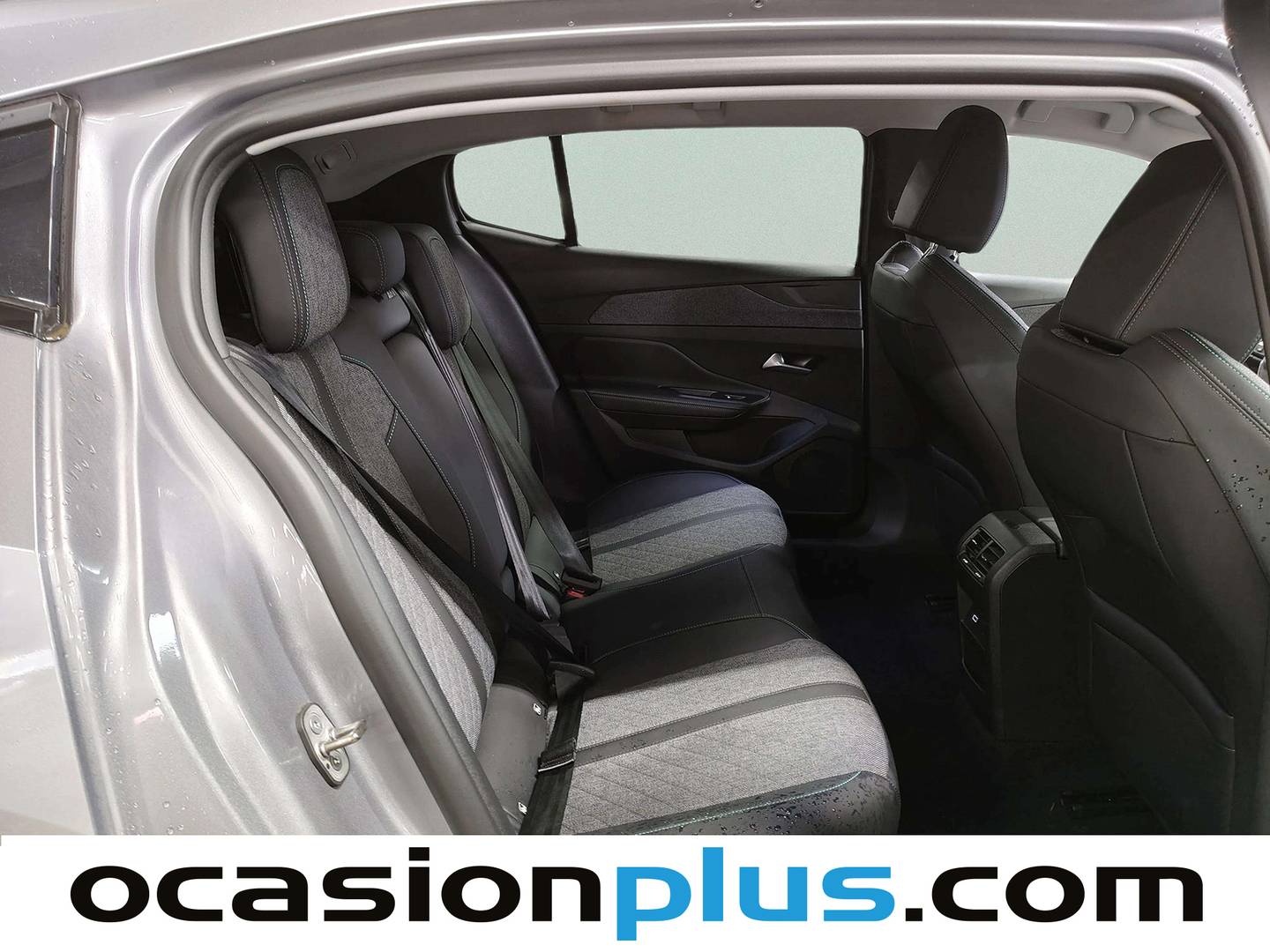 Foto Peugeot 408 Peugeot 408 Allure PHEV 180 e-EAT8 (181 CV)