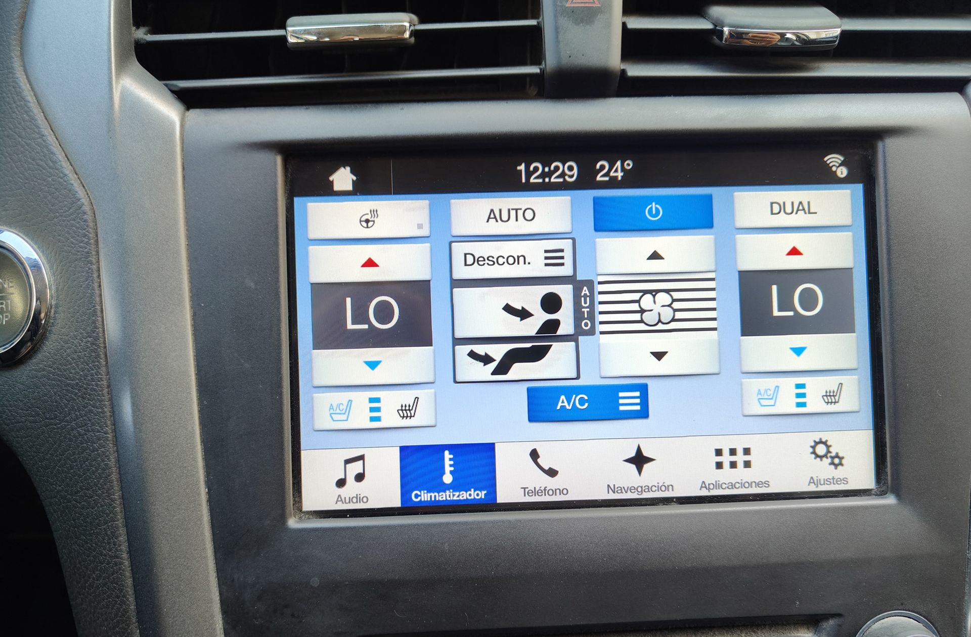 Ford Mondeo 1.5 EcoBoost Titanium Powershift - foto 29