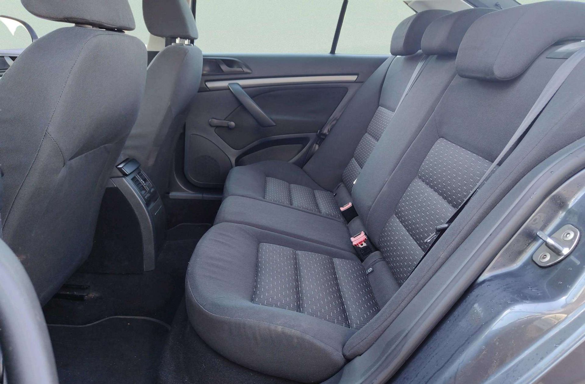 Škoda Octavia 1.6 TDI Active Plus - foto 9