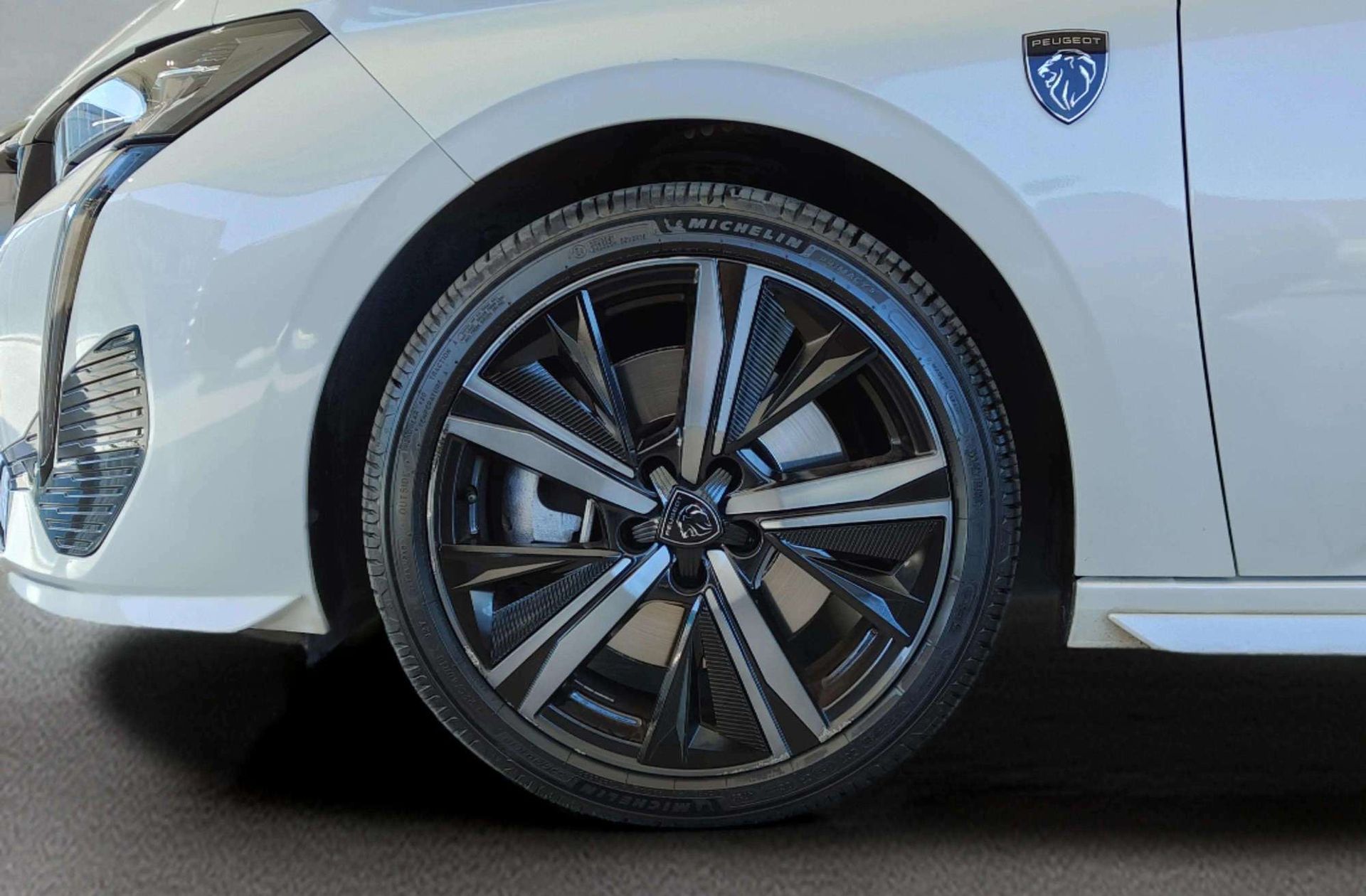 Peugeot 308 SW Hybrid 225 GT Pack eEAT8 - foto 50
