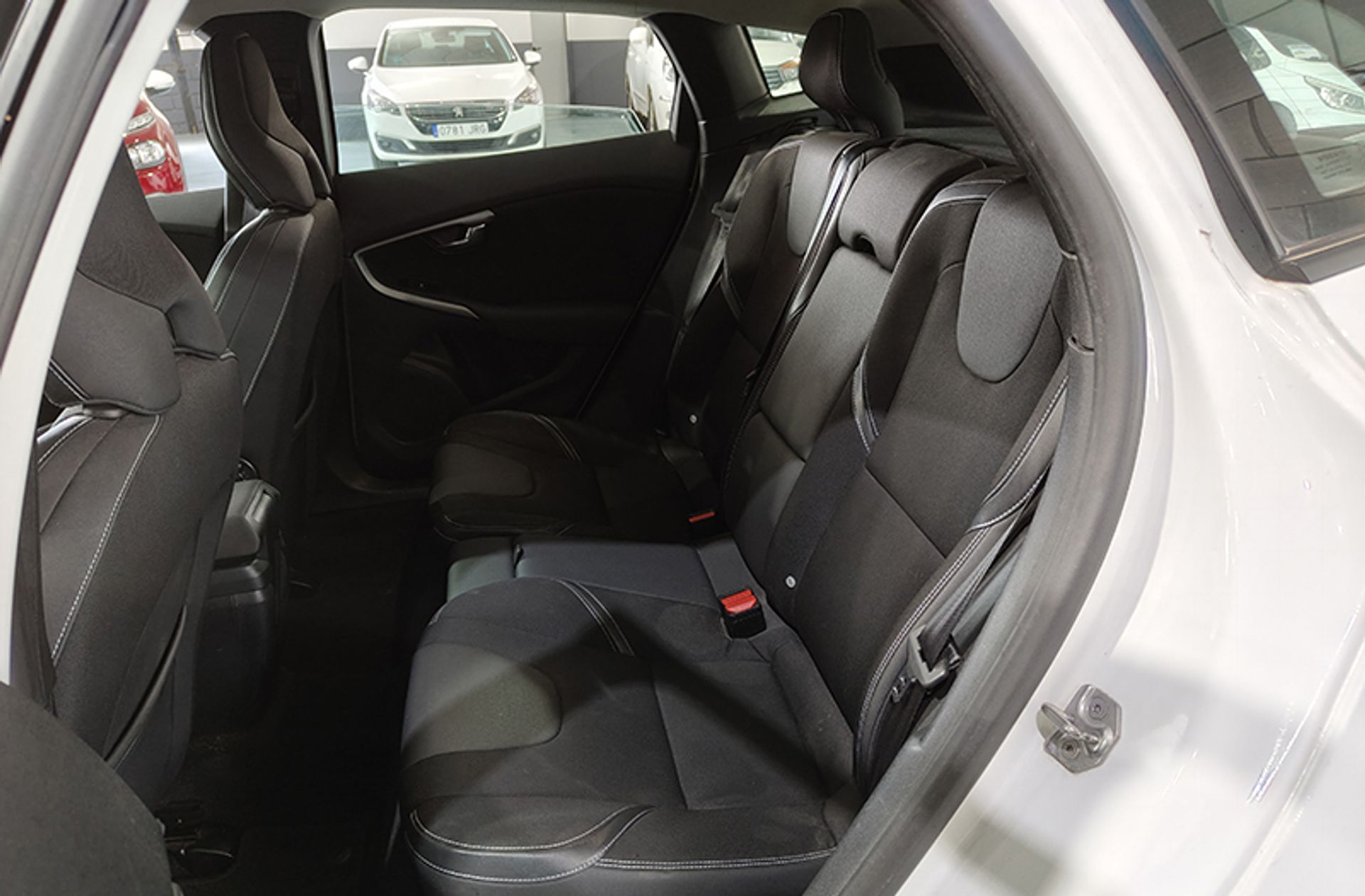 Volvo V40 D3 Momentum - foto 10