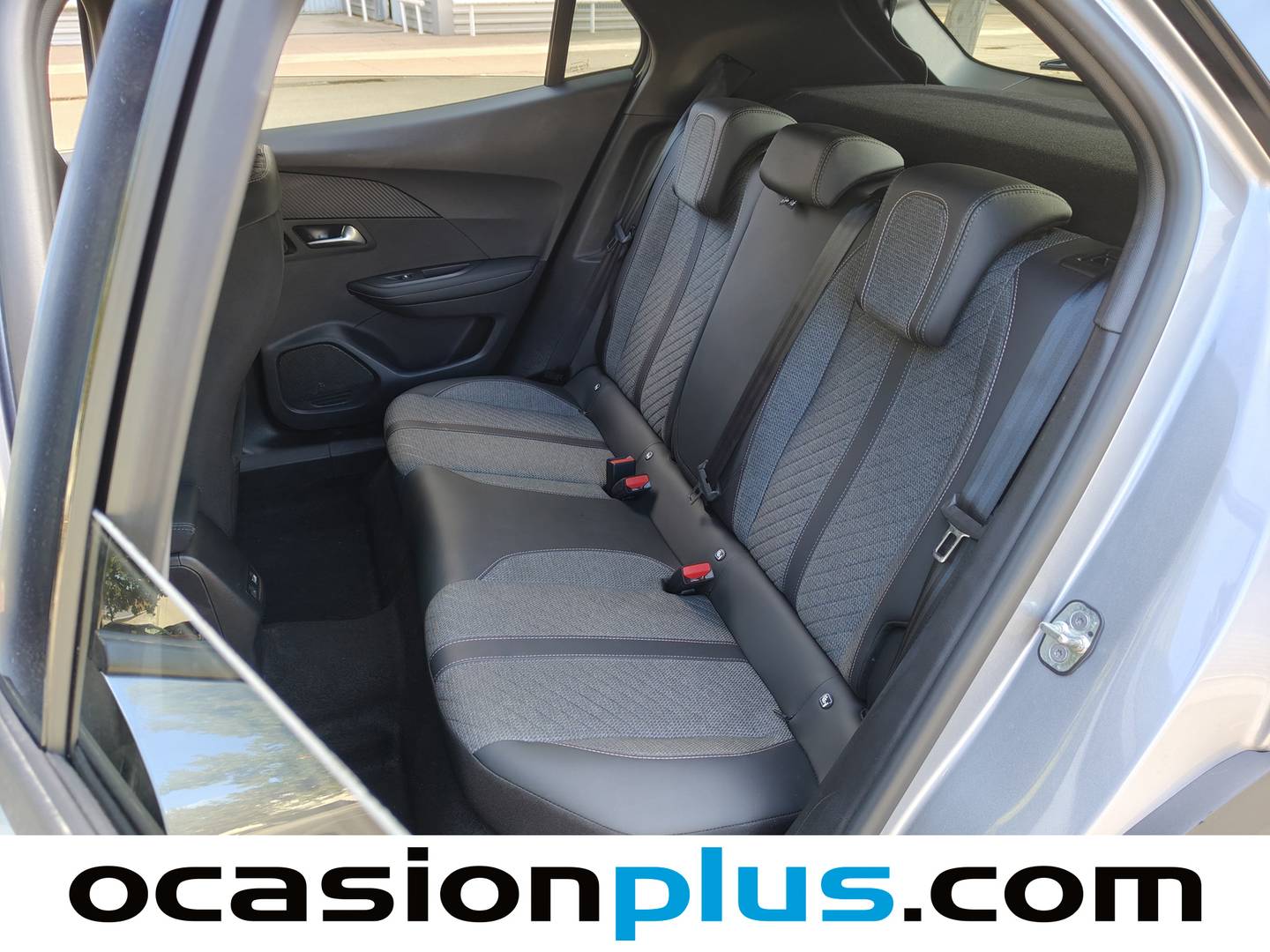 Foto Peugeot 2008 Peugeot 2008 Allure Hybrid eDCS6 (136 CV)