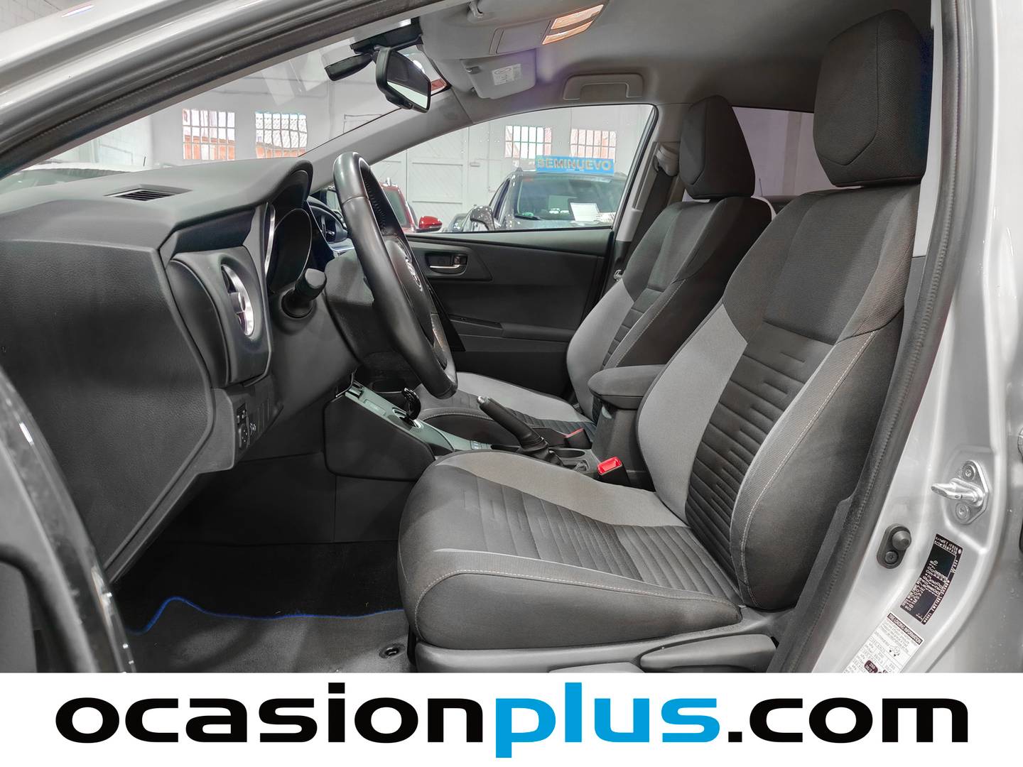 Foto asientos delanteros Toyota Auris Toyota Auris 140H Hybrid Active (136 CV)