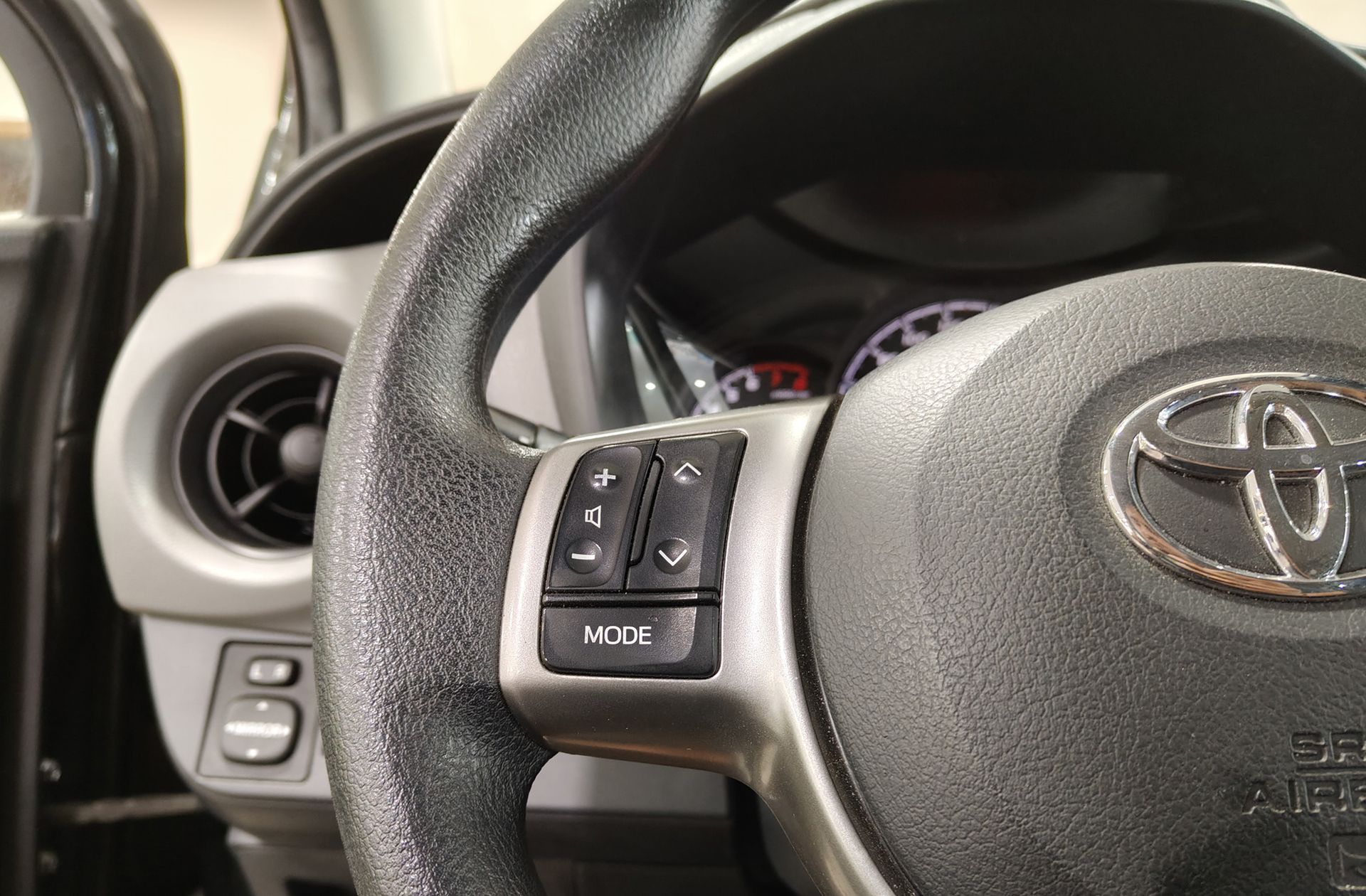 Toyota Yaris 1.0 Active - foto 20