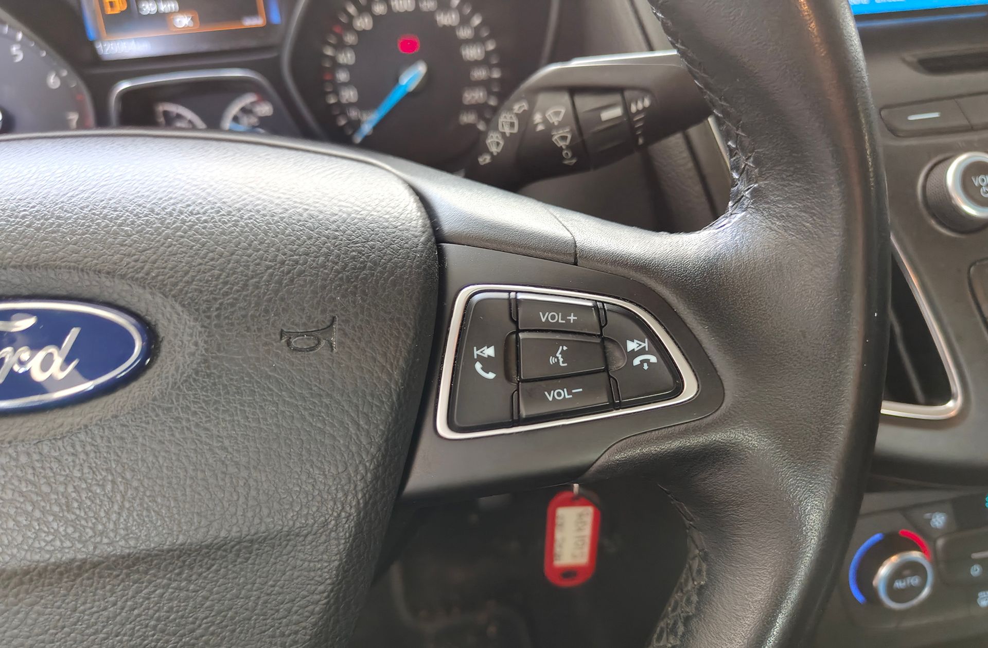 Ford Focus 1.0 EcoBoost Trend+ - foto 23
