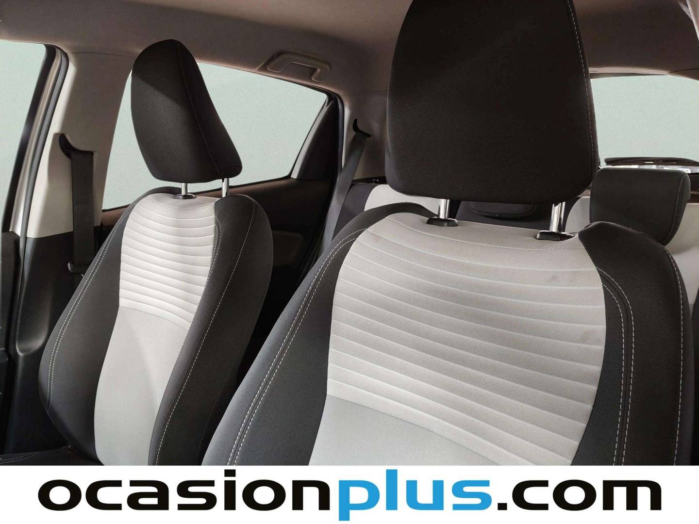 Foto asientos traseros Toyota Yaris Toyota Yaris 1.5 Hybrid Active (100 CV)
