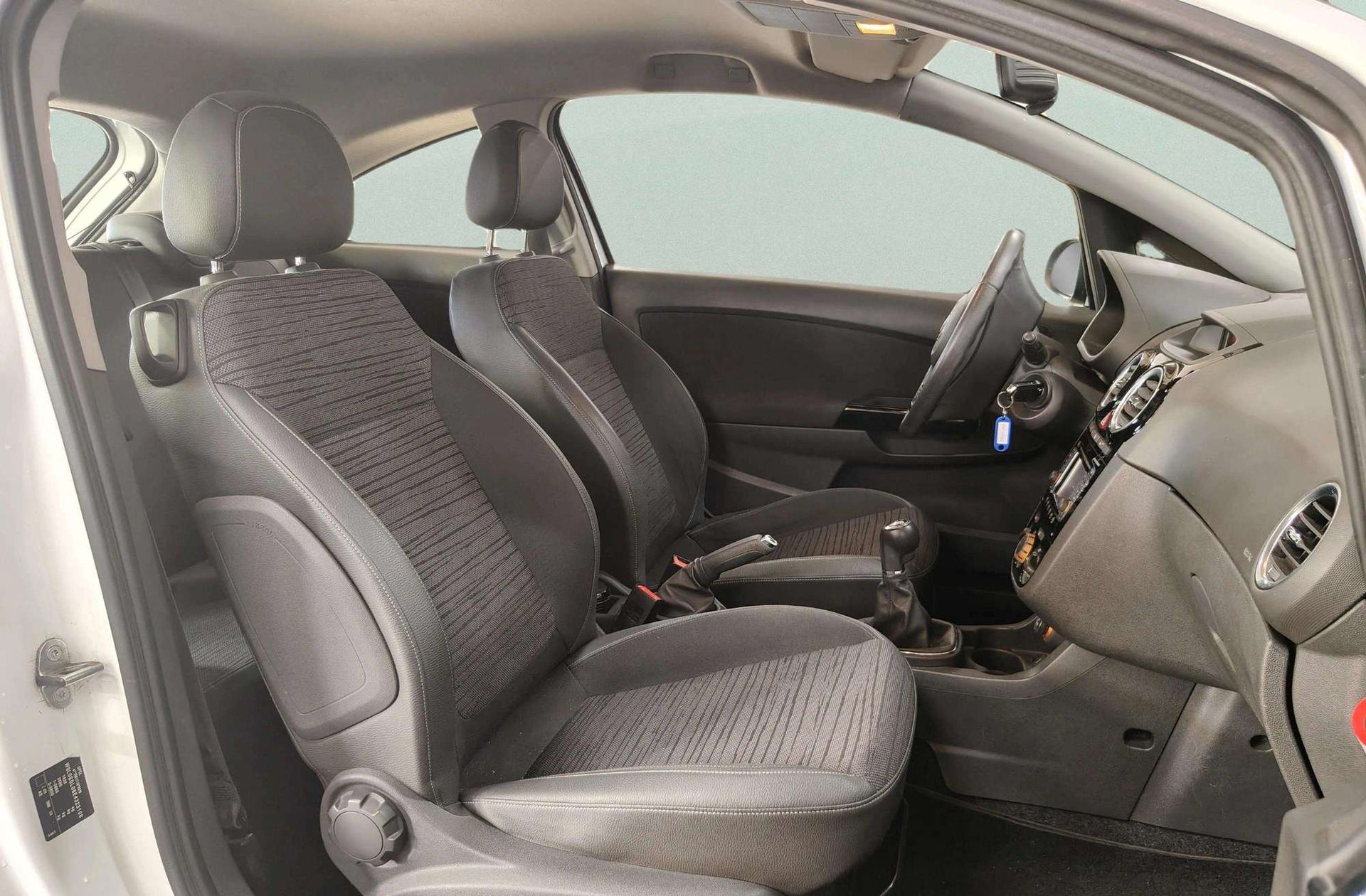 Opel Corsa 1.4 Selective - foto 15