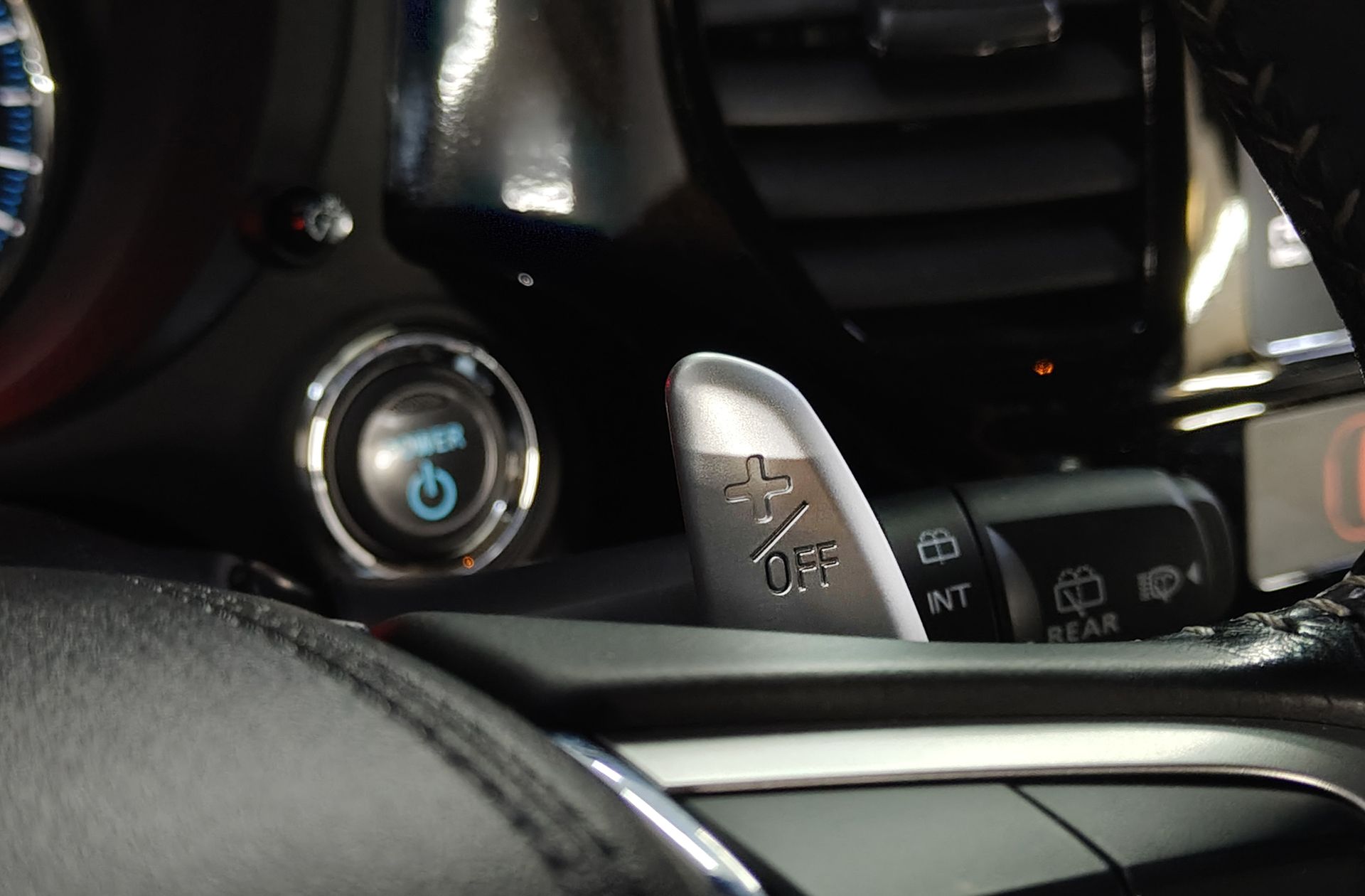 Mitsubishi Outlander 2.0 PHEV Kaiteki 4WD - foto 36