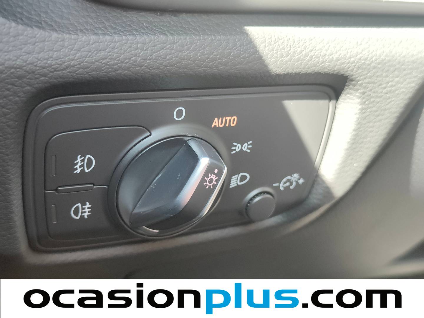 Equipamiento del Audi A3 Audi A3 Attraction 1.6 TDI Clean Diesel (110 CV)