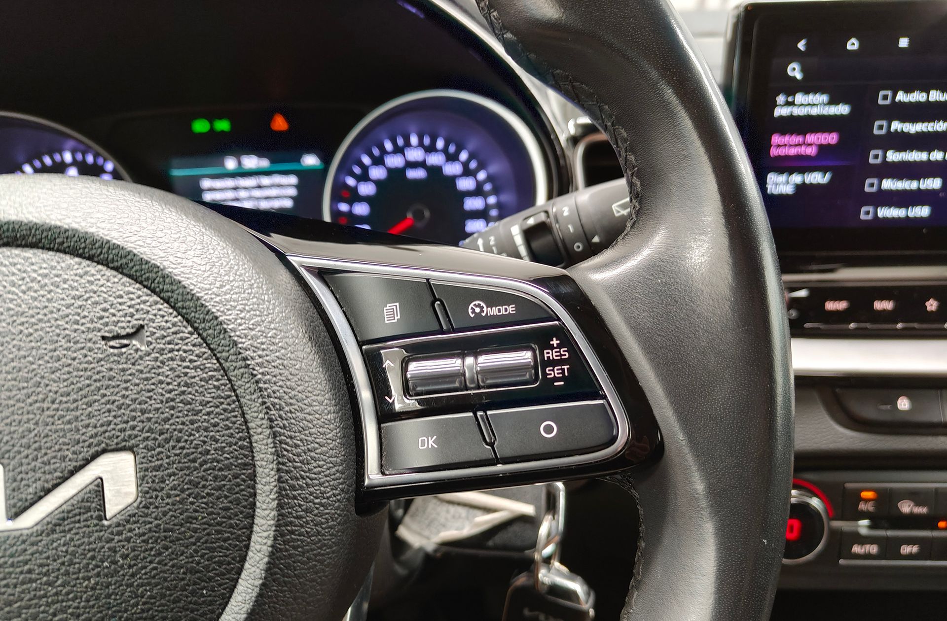 Kia XCeed 1.5 MHEV iMT Tech - foto 30