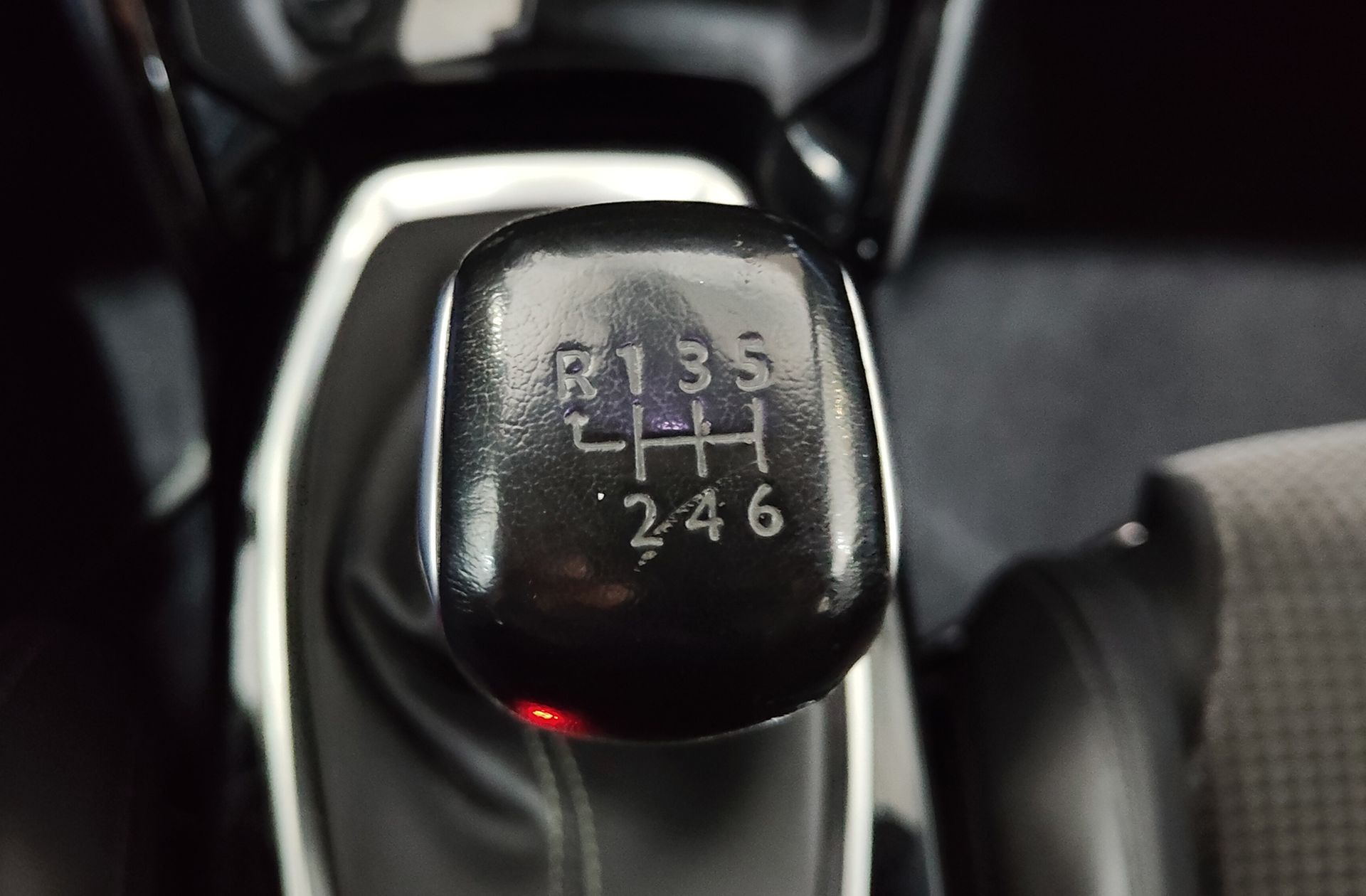 Peugeot 208 PureTech 100 GT - foto 6