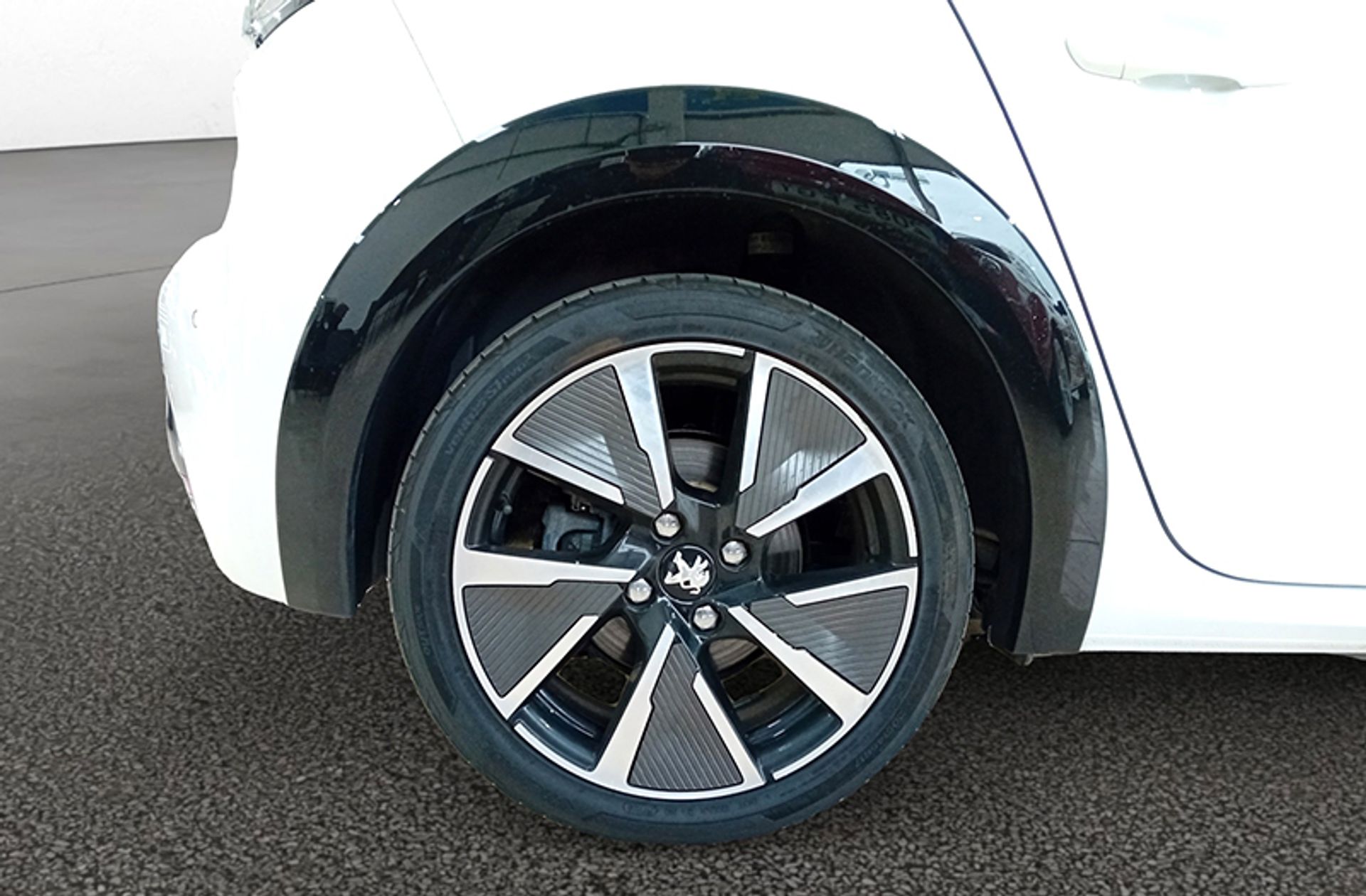 Peugeot 208 Eléctrico Allure - foto 44