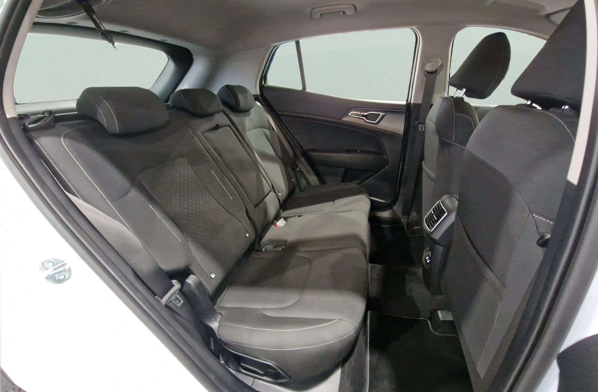 Kia Sportage 1.6 T-GDi Concept 4x2 - foto 21
