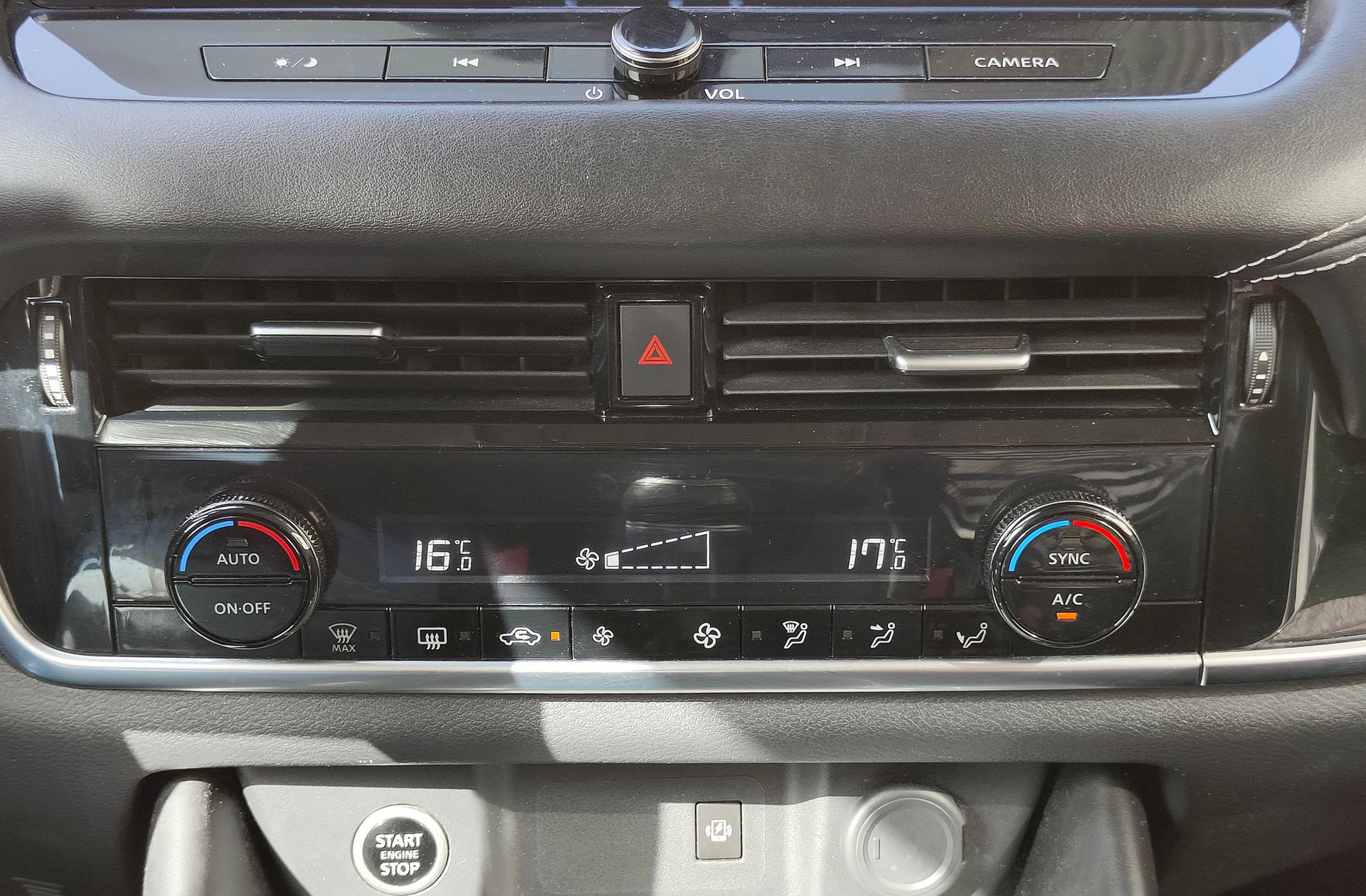 Nissan Qashqai DIG-T 140 mHEV N-Connecta 4x2 - foto 30