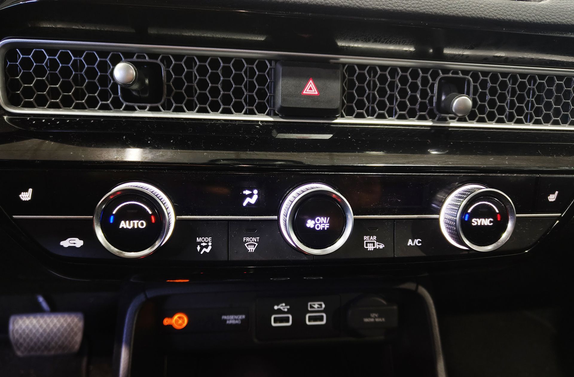 Honda Civic 2.0 i-MMD Elegance CVT - foto 34