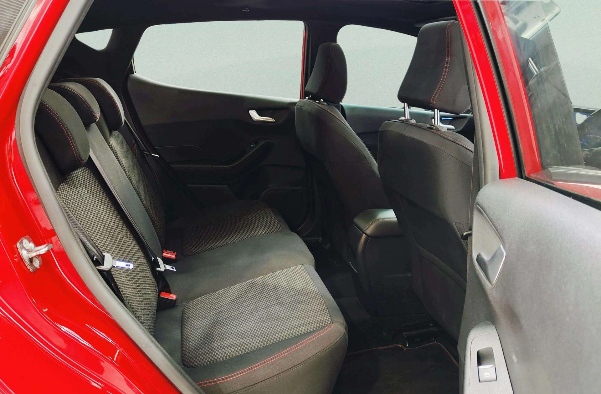 Ford Fiesta 1.0 EcoBoost MHEV ST-Line - foto 19
