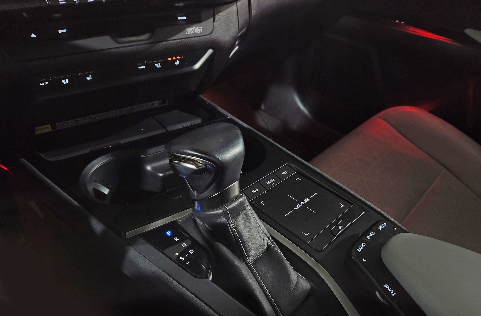 Lexus UX 250h Luxury - foto 5