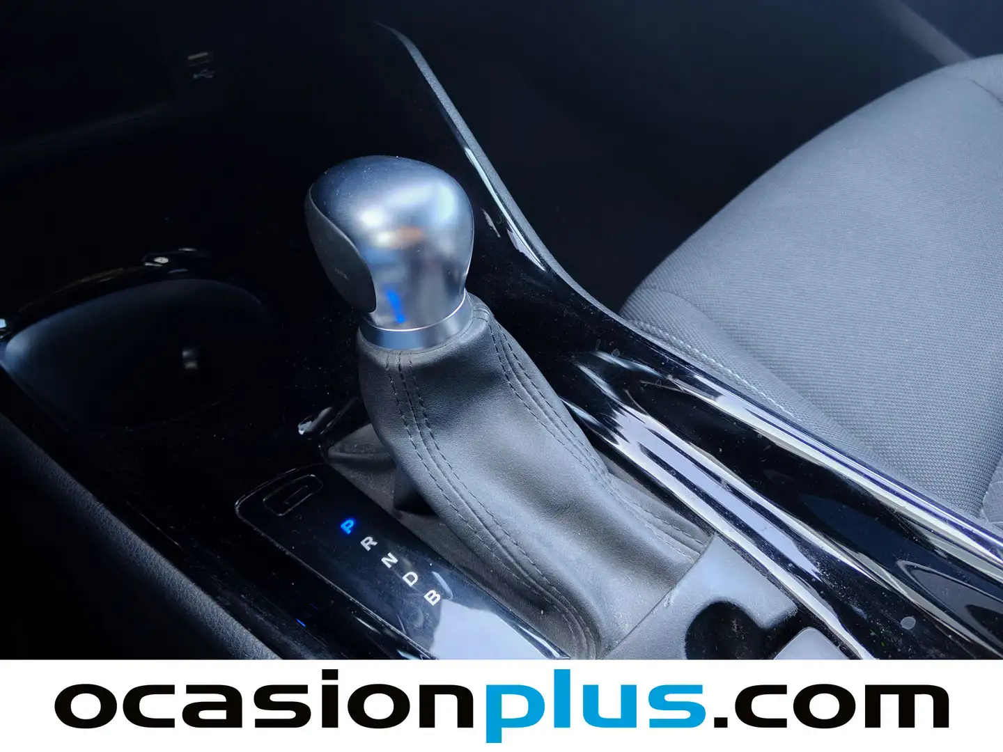 Foto Toyota C-HR Toyota C-HR 1.8 125H Advance  (122 CV)