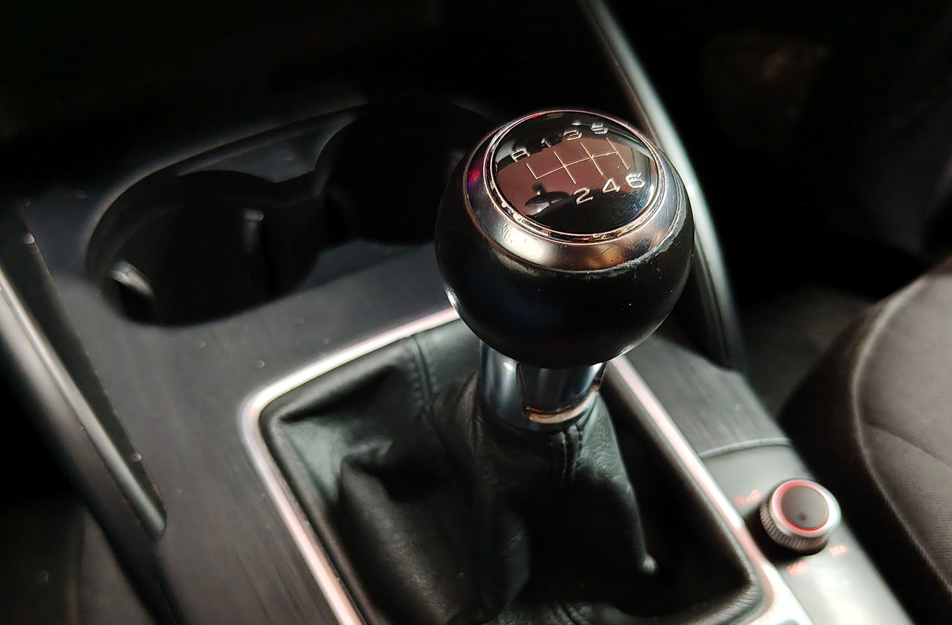 Audi A3 1.6 TDI Attraction edition - foto 5