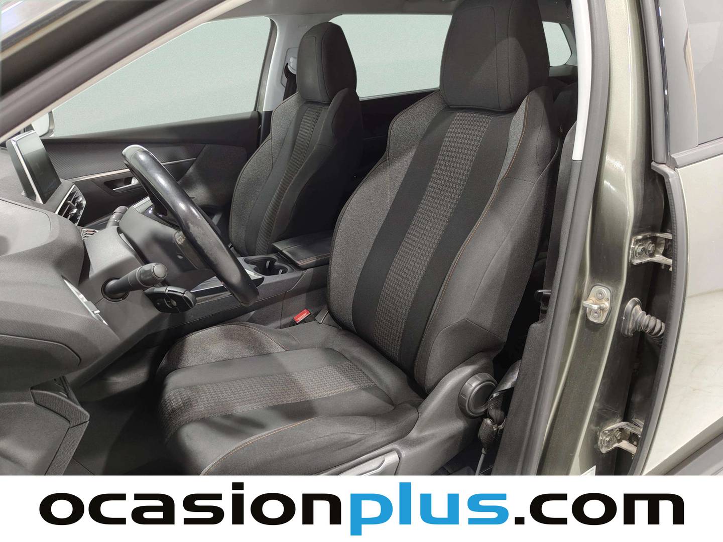 Foto asientos delanteros Peugeot 5008 Peugeot 5008 BlueHDI 130 Active S&S 7Plazas (130 CV)