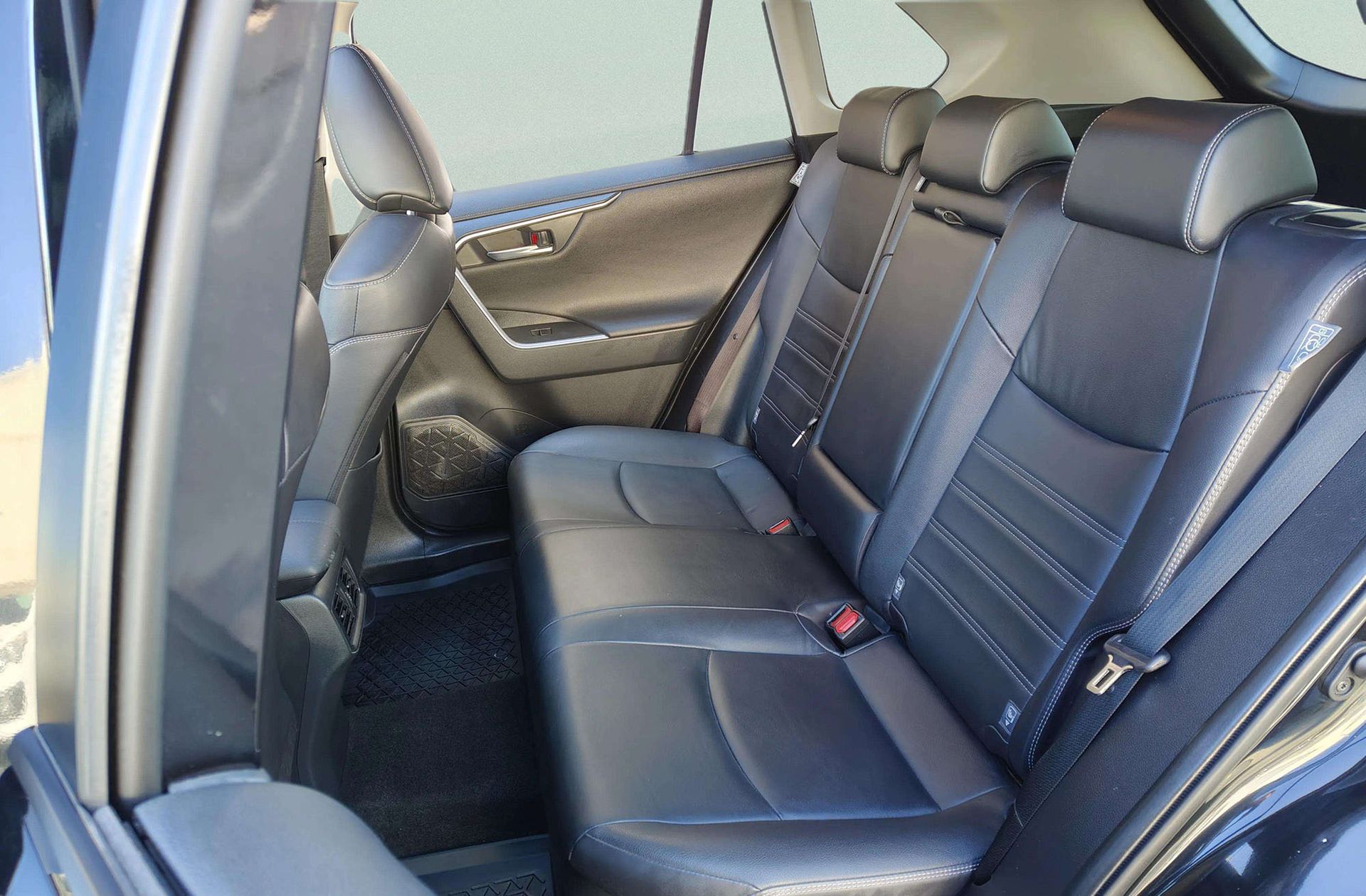 Toyota RAV4 2.5l hybrid Luxury - foto 16