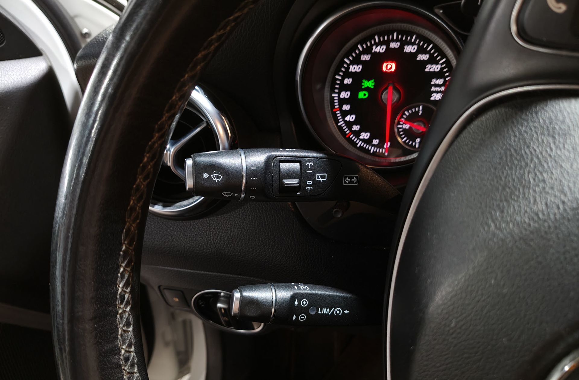 Mercedes-Benz GLA 180 - foto 27