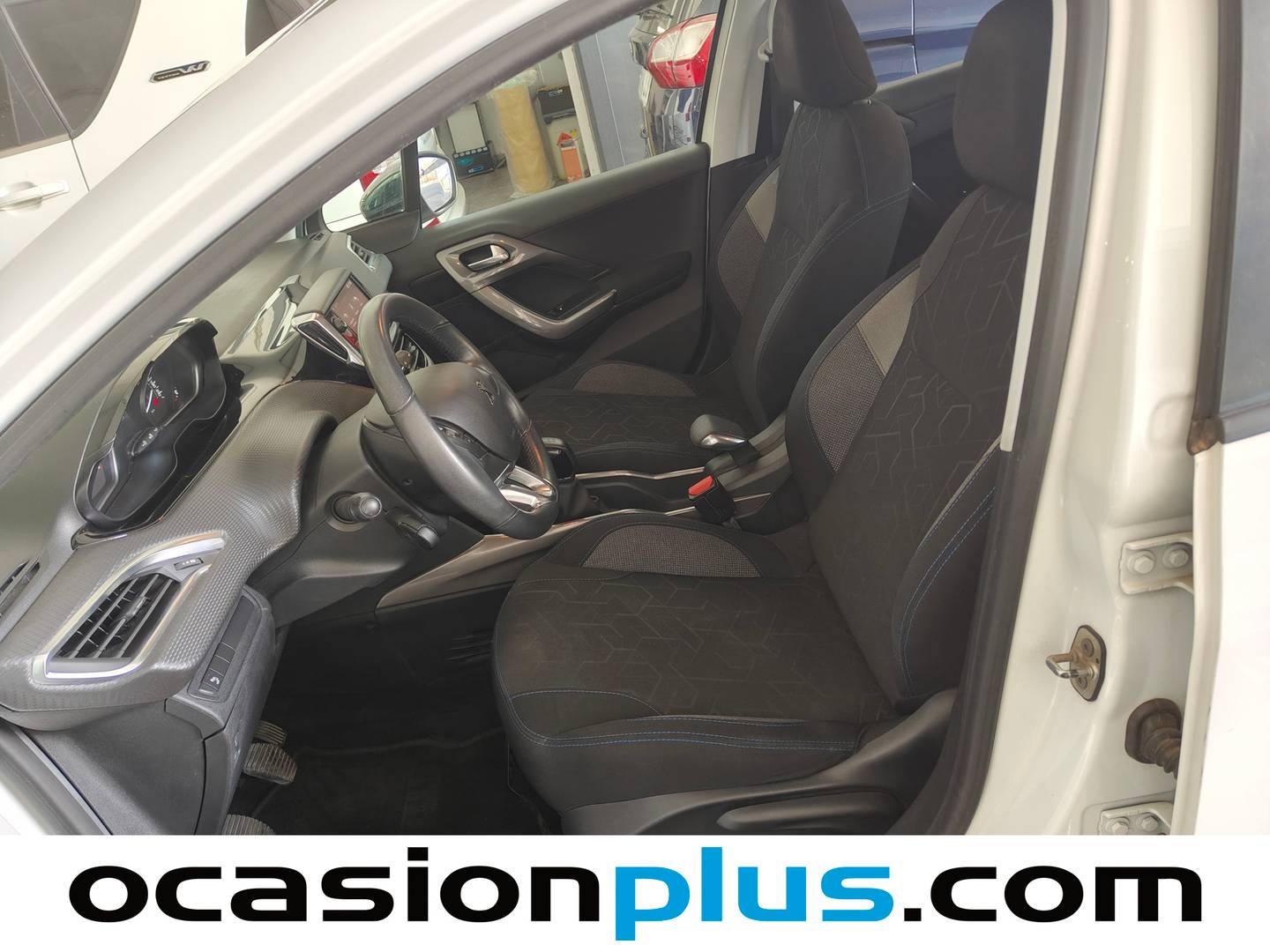 Foto asientos delanteros Peugeot 2008 Peugeot 2008 PureTech 82 Style (82 CV)