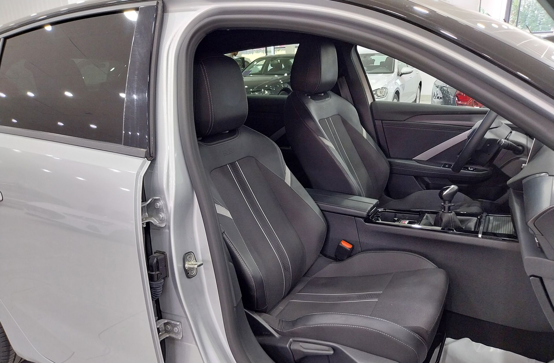 Opel Astra 1.2 Turbo XHT GS - foto 18