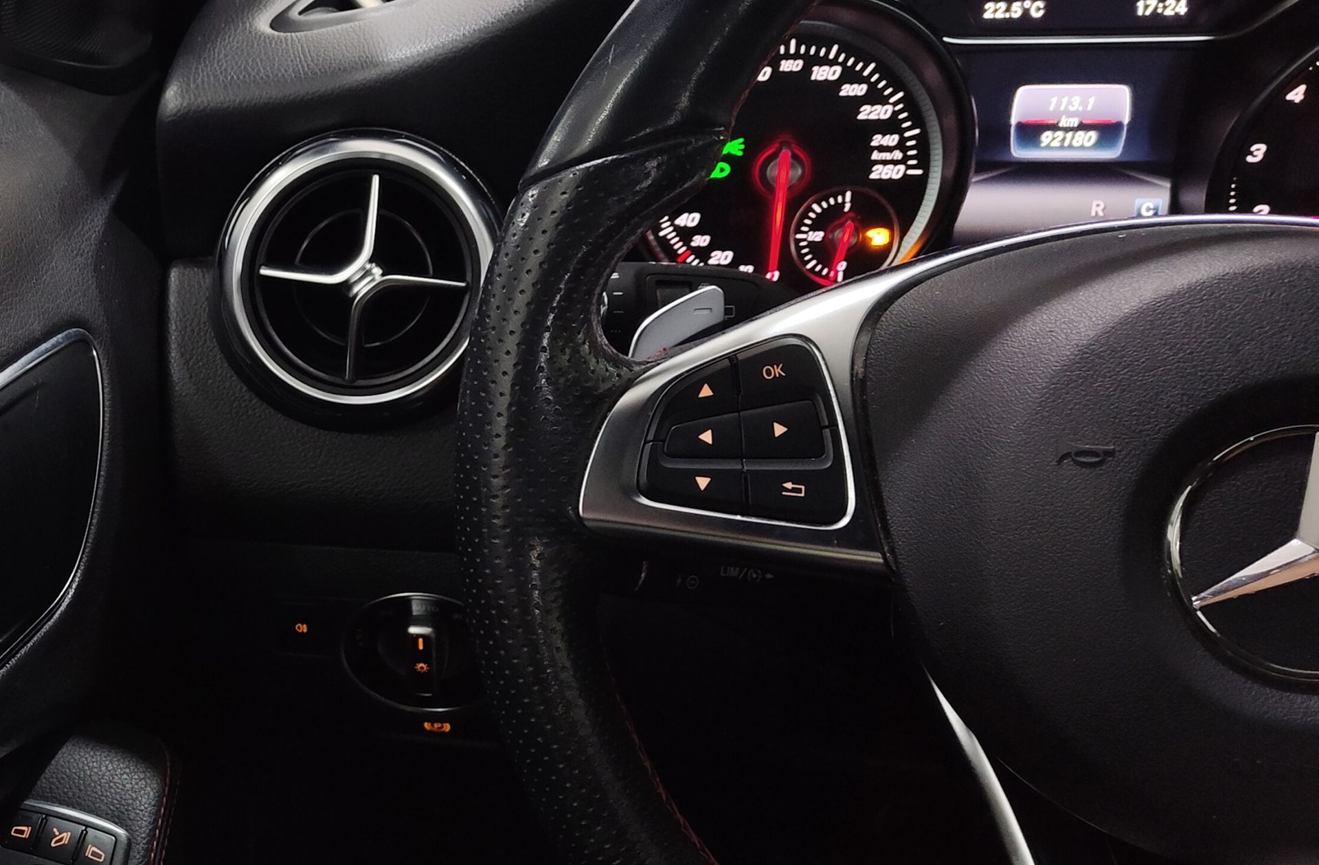 Mercedes-Benz GLA 180 Pack AMG - foto 27