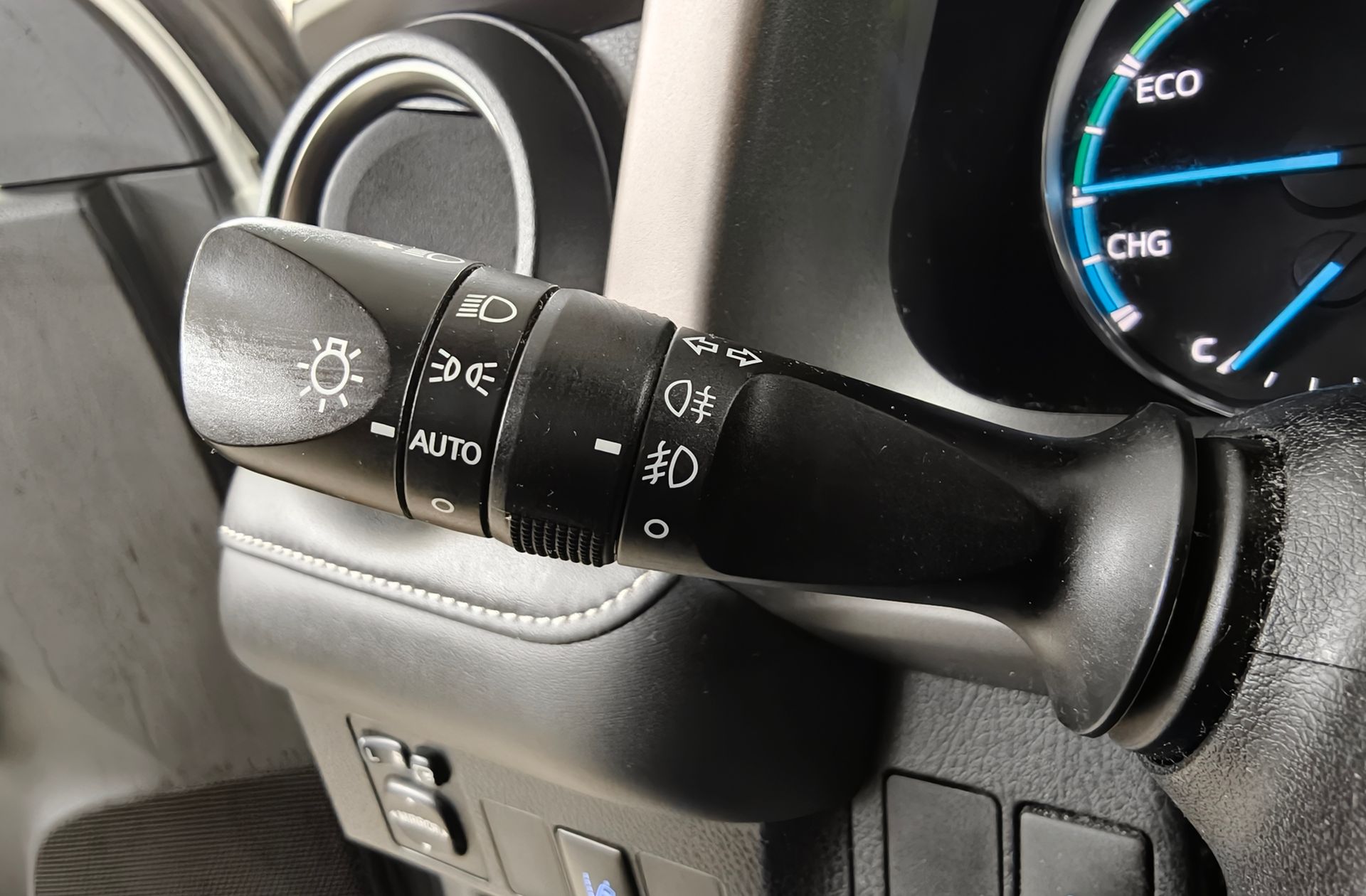 Toyota RAV4 2.5l hybrid Advance Pack Drive 2WD - foto 24