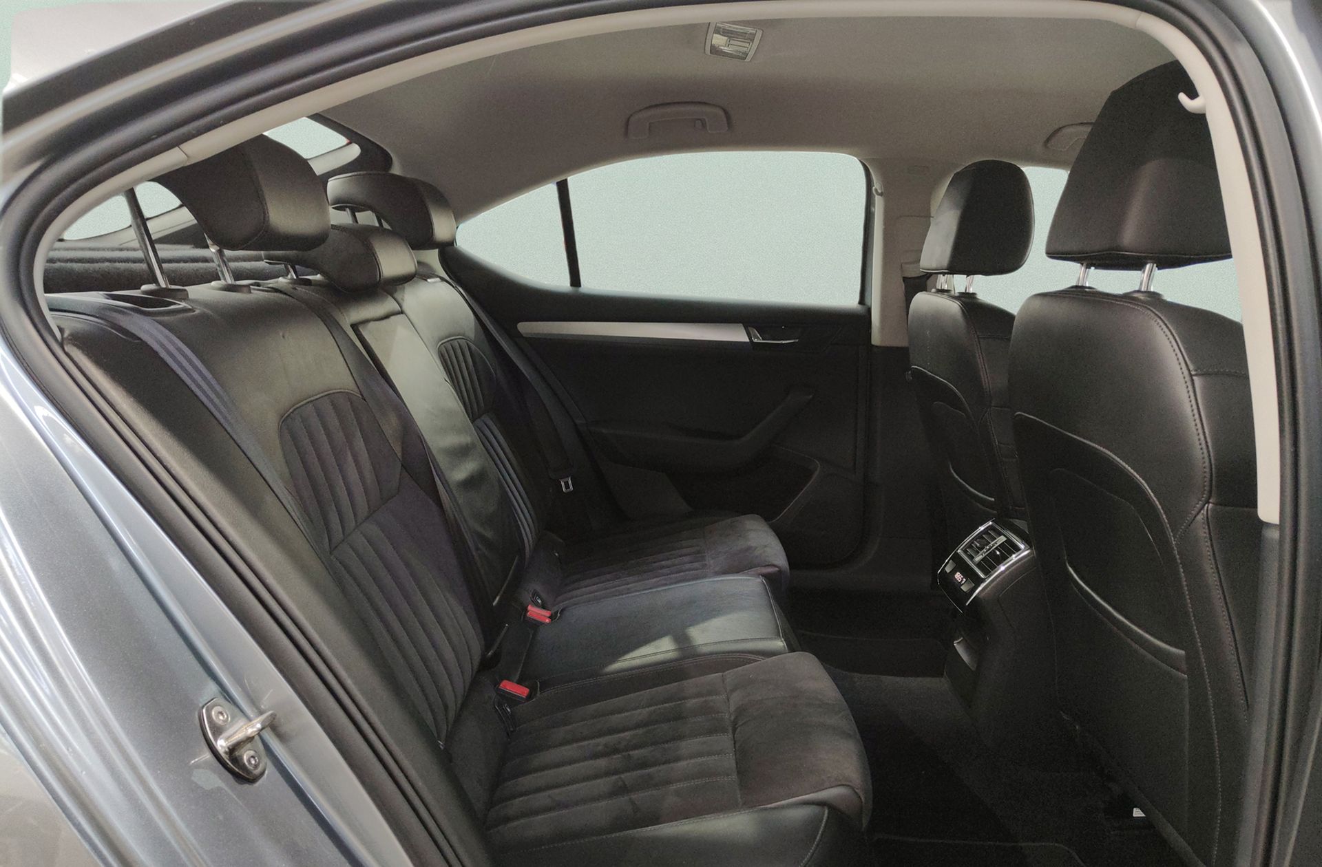 Škoda Superb 1.6 TDI CR Ambition - foto 16
