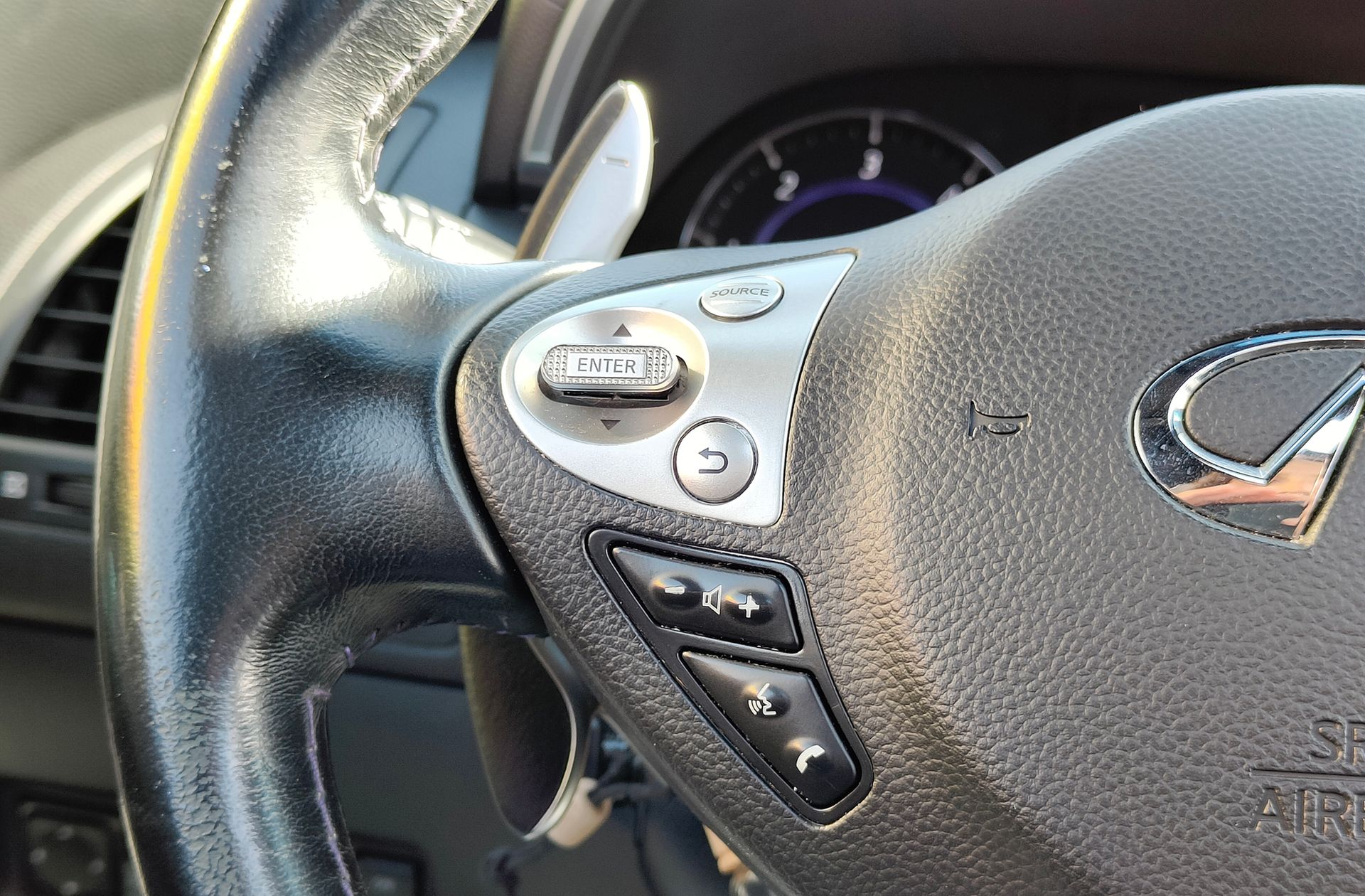 Infiniti QX70 3.0 D S Premium - foto 29