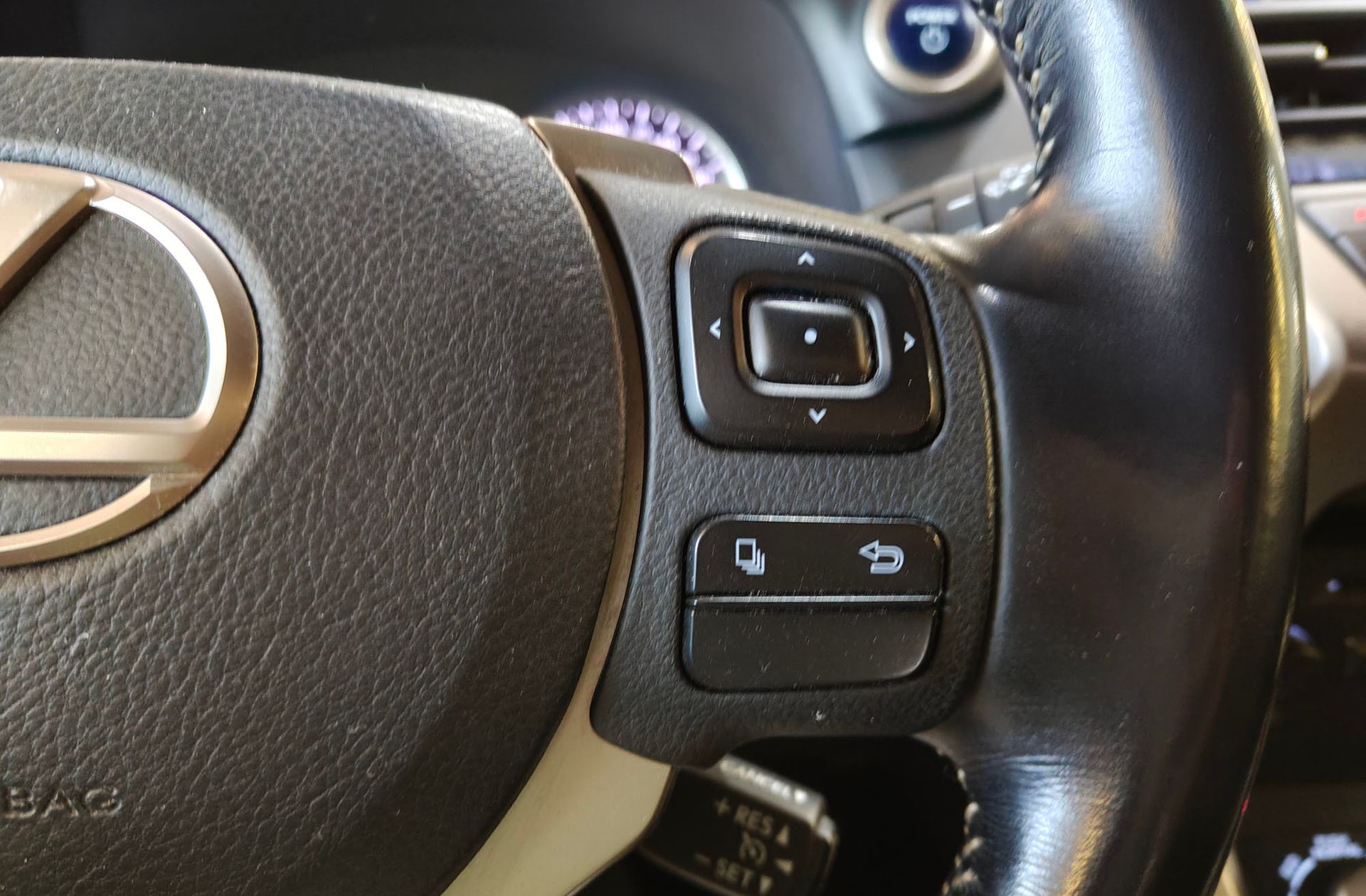 Lexus NX 300h Sport Edition 2WD - foto 26
