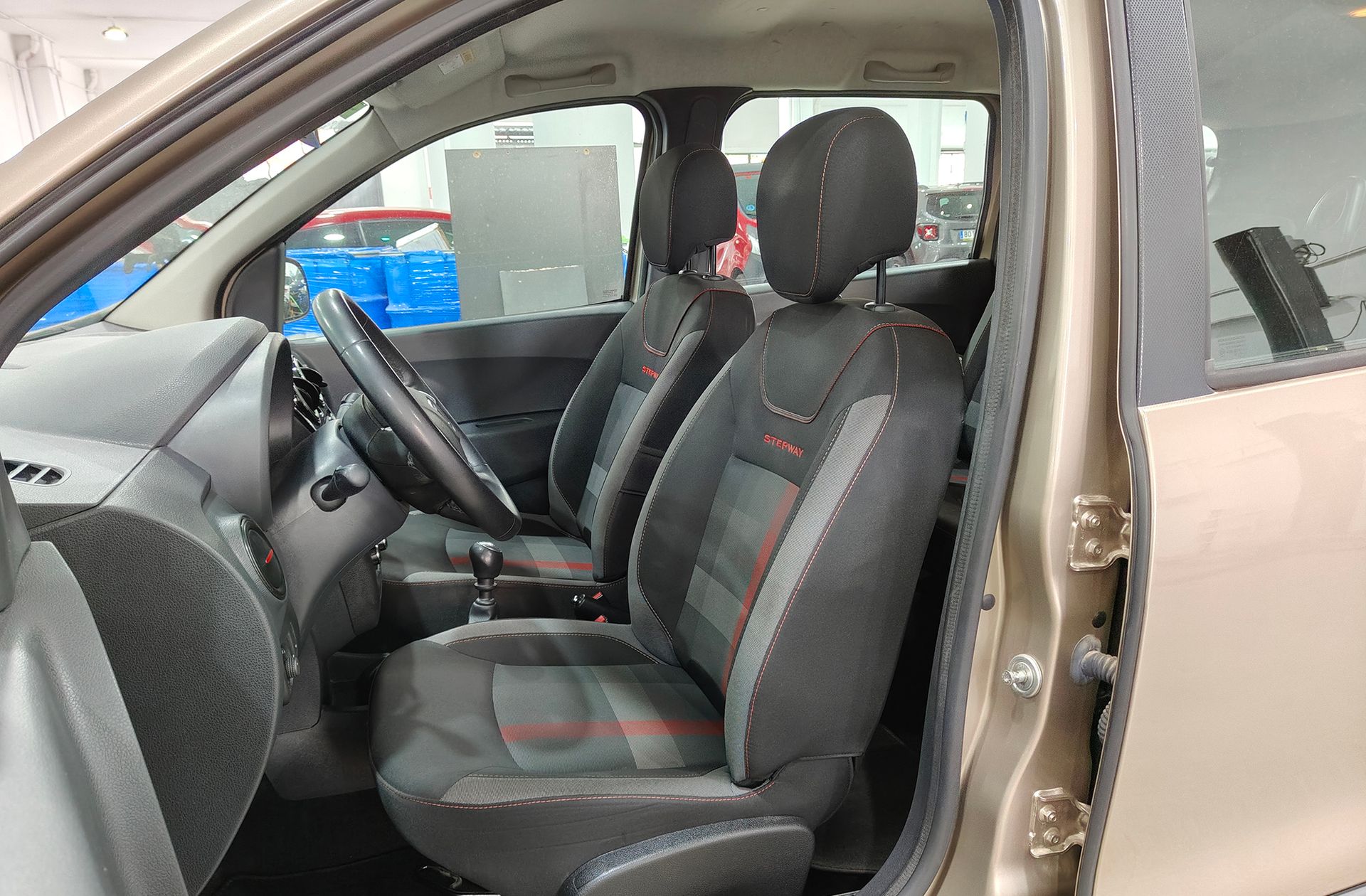 Dacia Lodgy Serie Limitada Xplore TCe GPF 7 plazas - foto 11