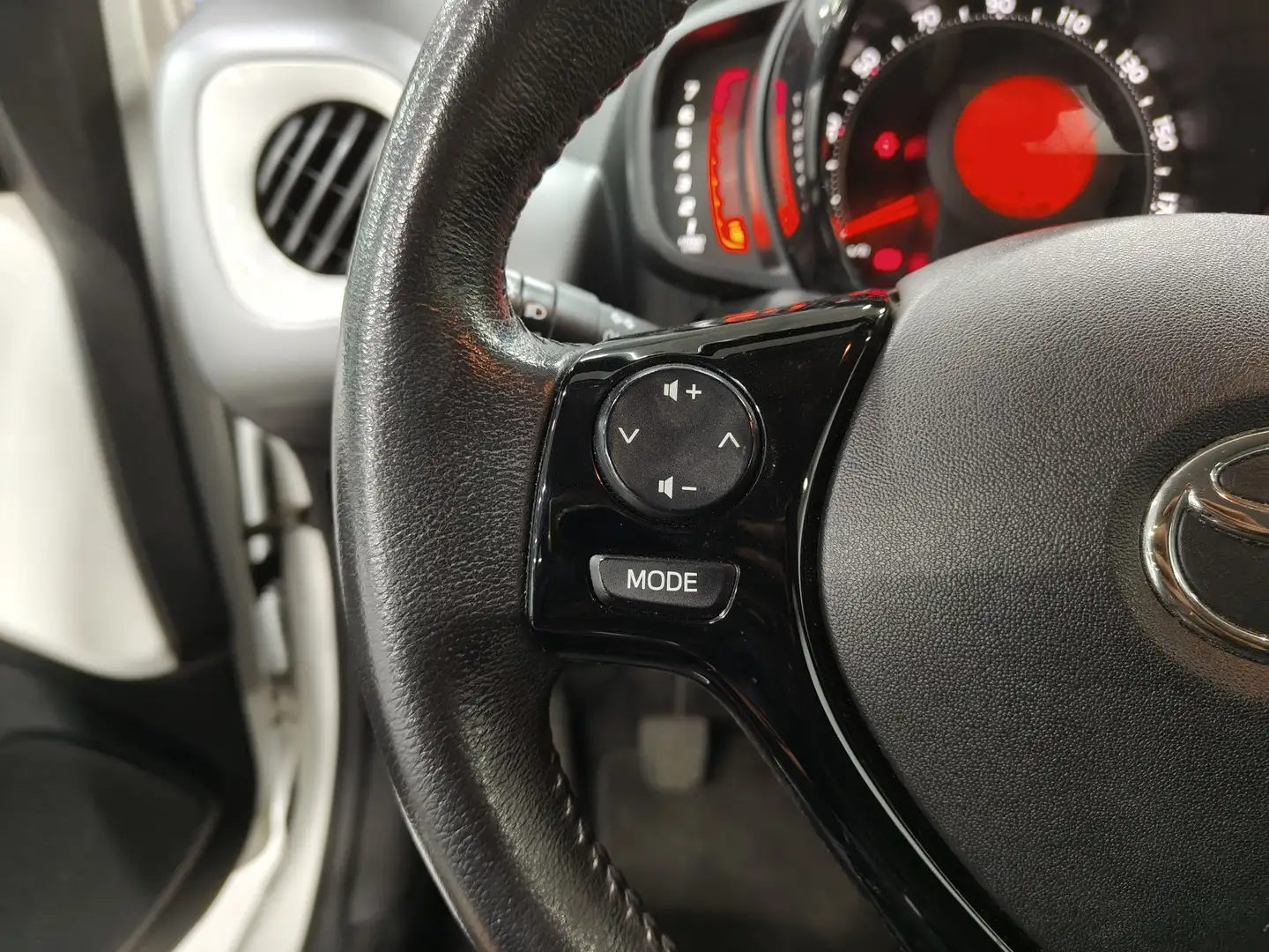 Foto Toyota Aygo Toyota Aygo 1.0 70 x-play (72 CV)