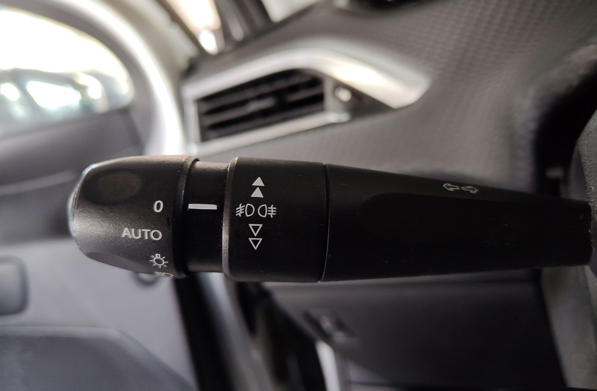 Peugeot 208 1.2 PureTech Allure EAT6 - foto 25