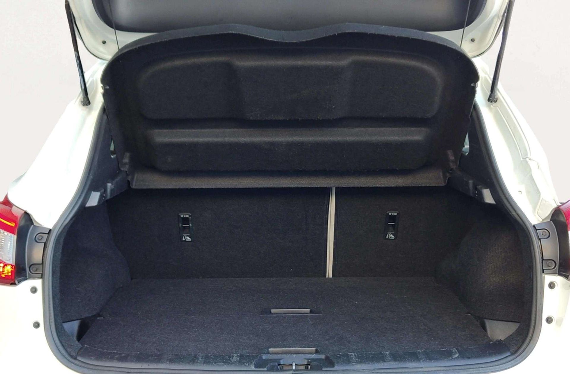 Nissan Qashqai 1.6 dCi Tekna Premium 4x2 XTronic - foto 21